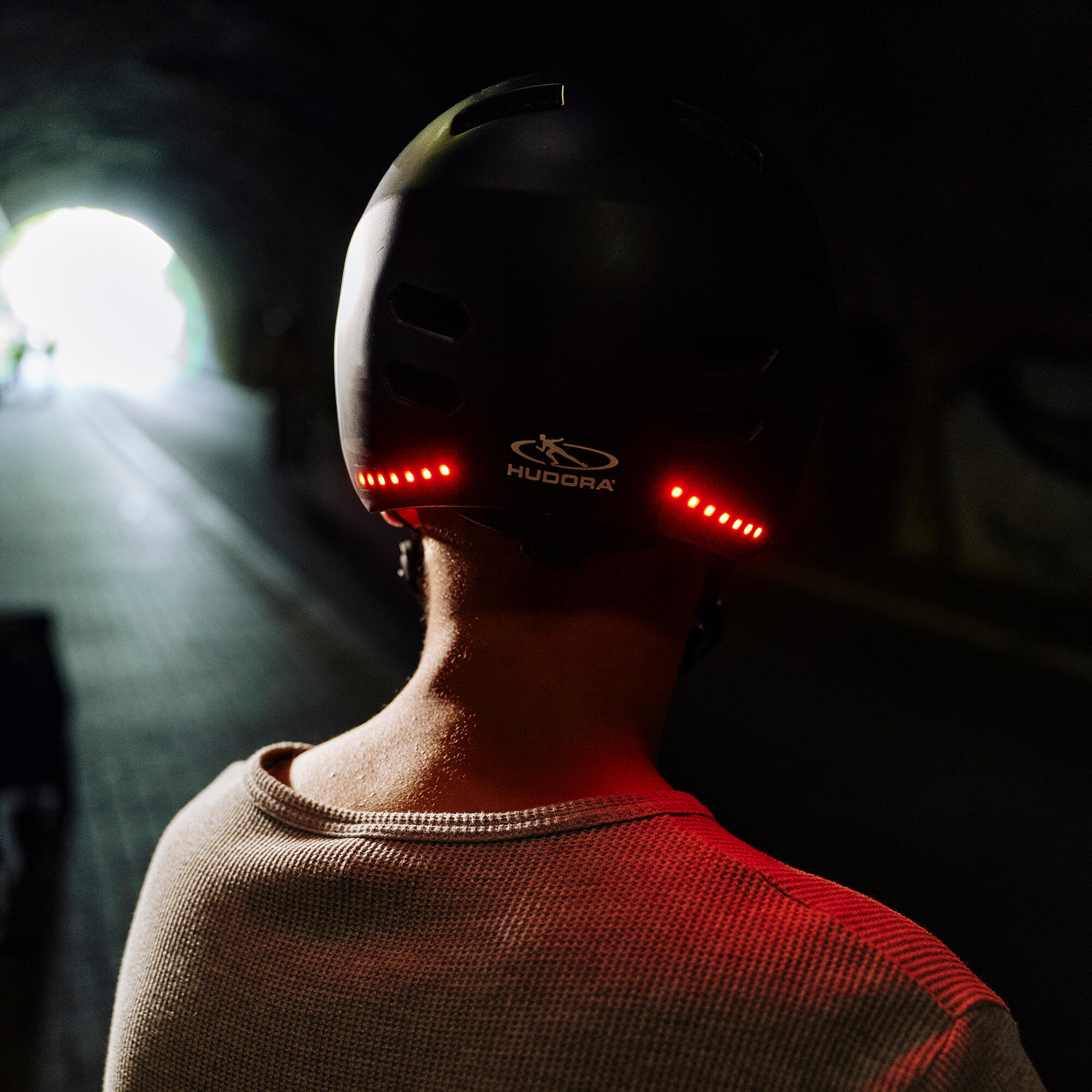 Fahrrad-/Skatehelm mit integrierten LED-Lampen - L 58-61 cm - schwarz 4/6