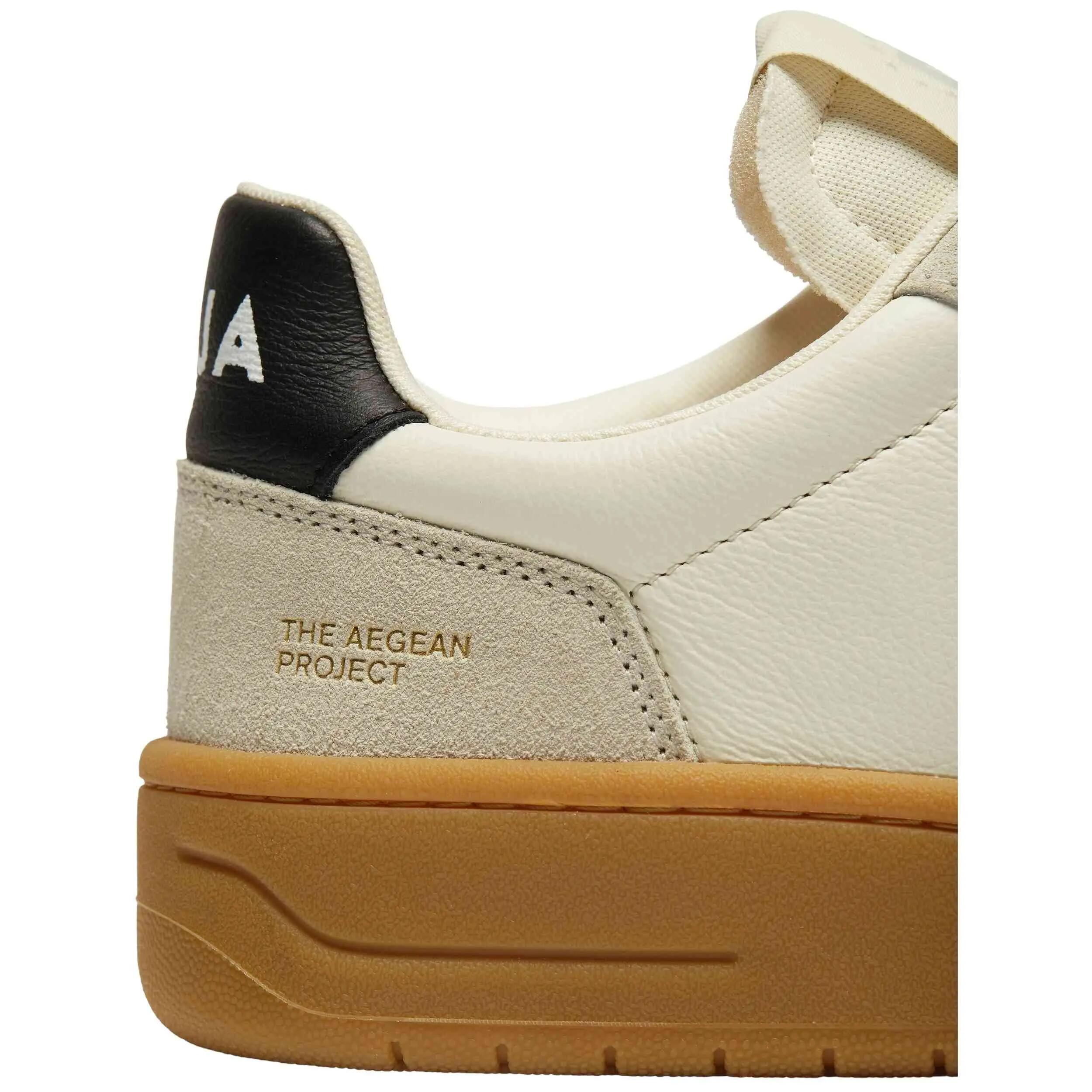 Scarpe Veja modello V-82 Grained Leather per unisex 4/4