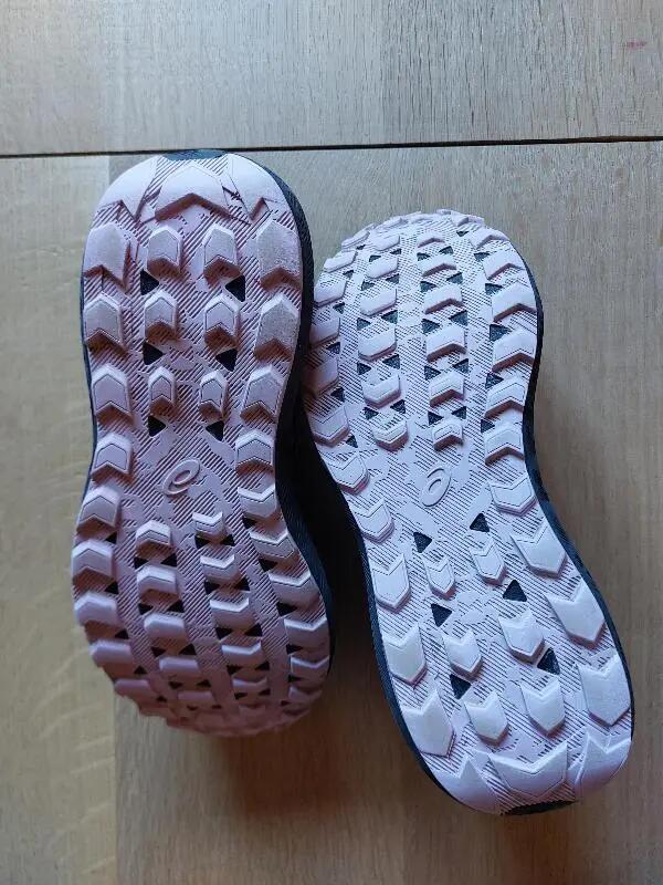Entre Particuliers - Chaussures de Trail Running GoreTex Femme Asics 4/7