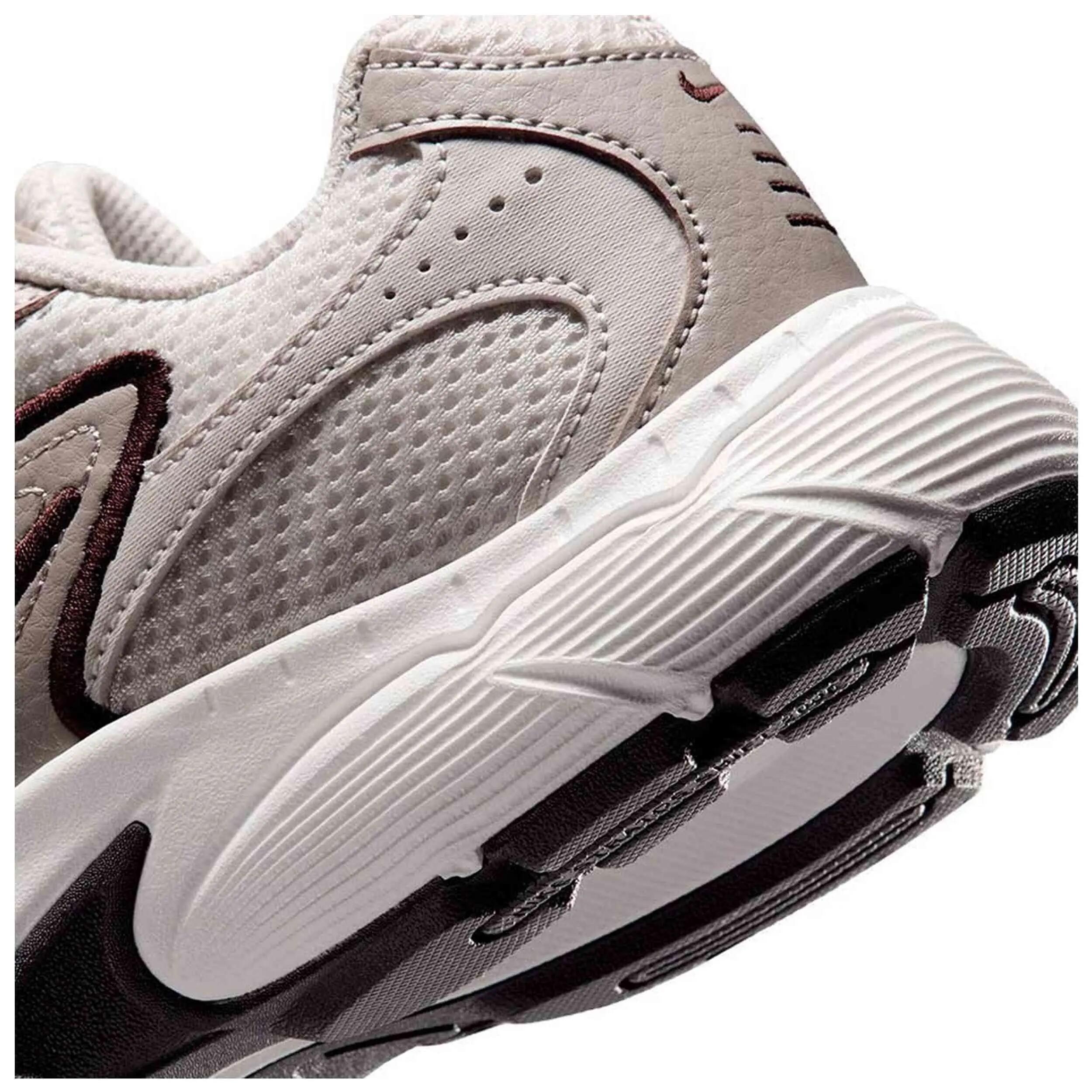 Turnschuhe Nike Modell Stratos Shift für unisex 3/4