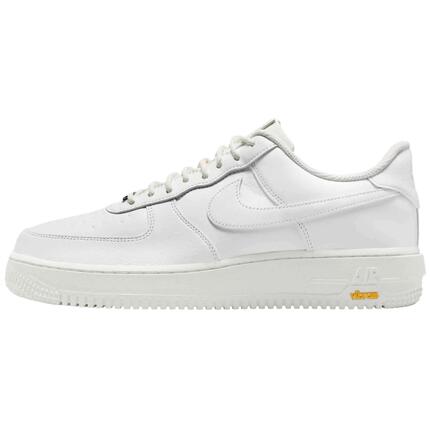 Baskets Nike modèle Air Force 1 Gore-Tex pour homme