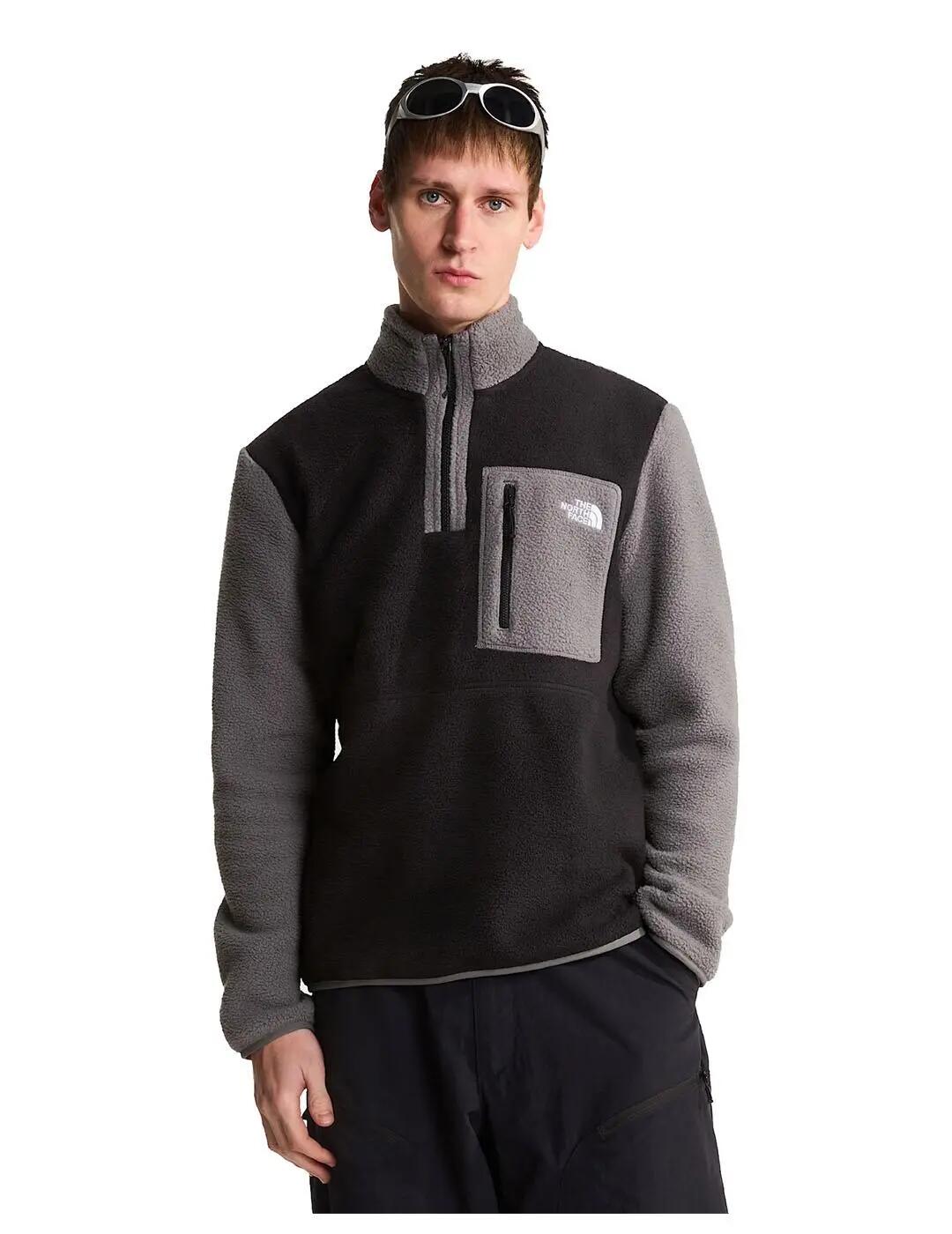 Felpe in pile per uomo The North Face Yumiori nere. 3/5