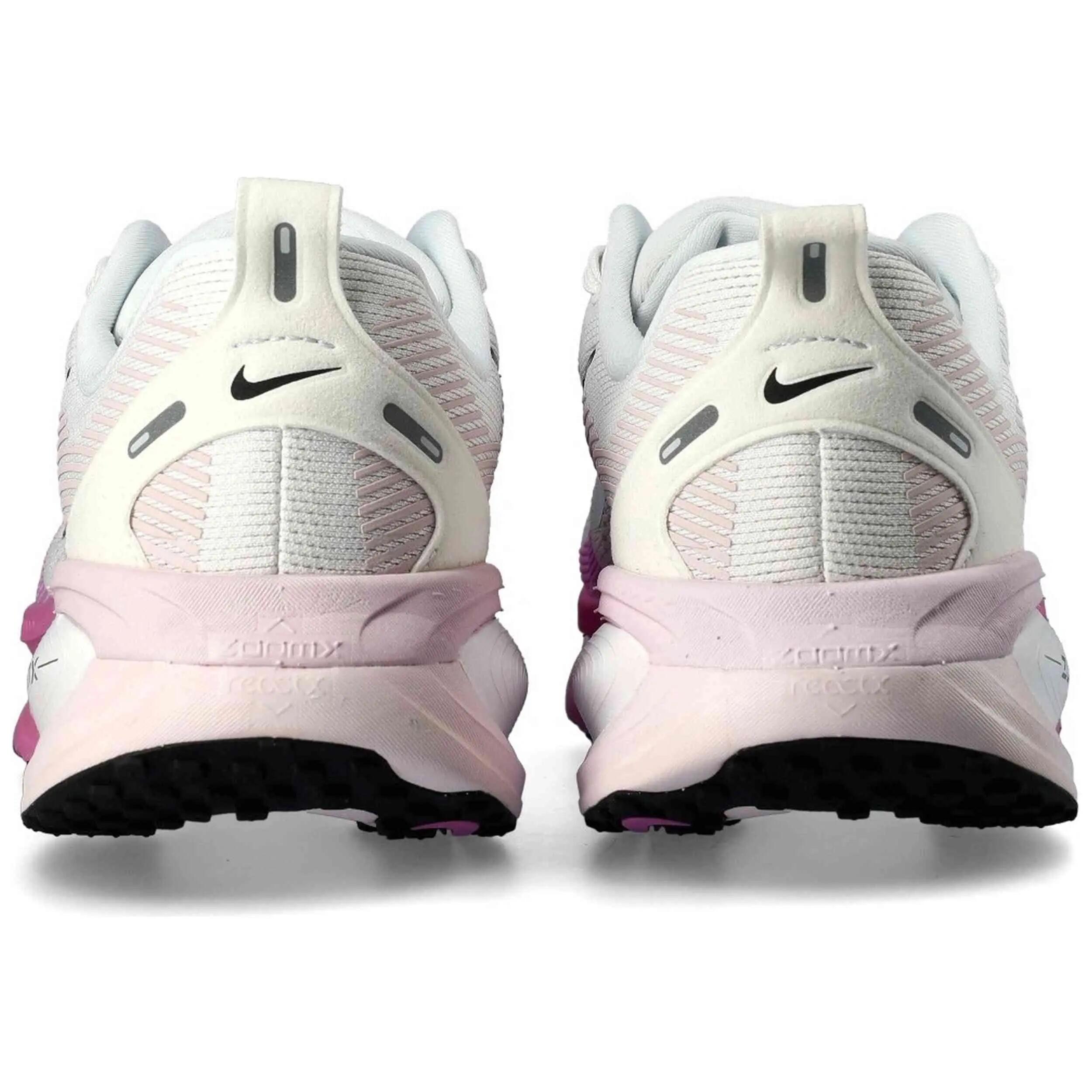 Zapatillas Nike modelo Vomero 18 para mujer 4/5