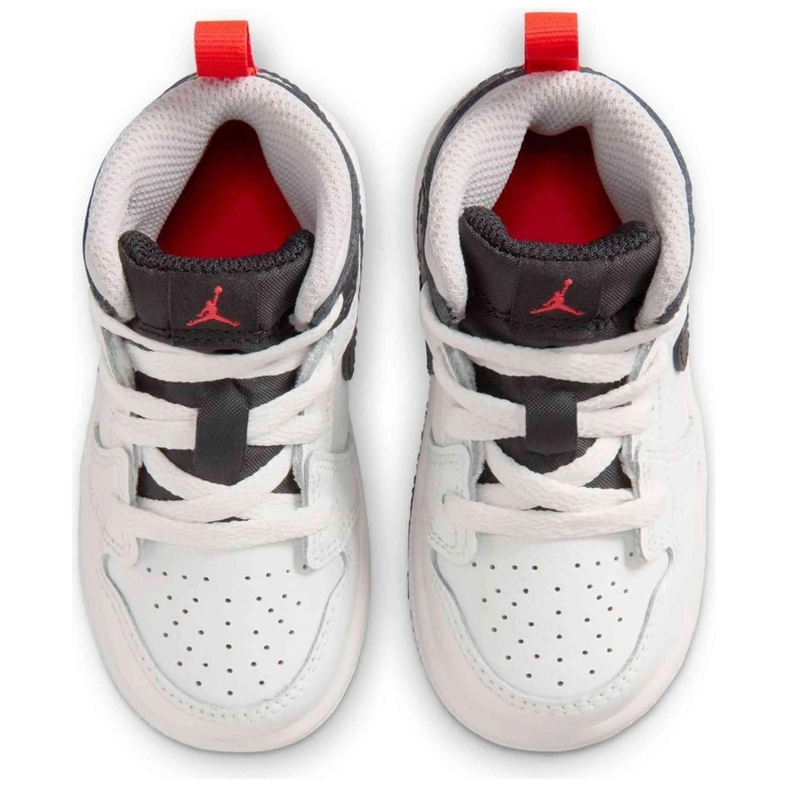 Zapatillas Jordan modelo Air Jordan 1 Mid TD para bebe 5/5