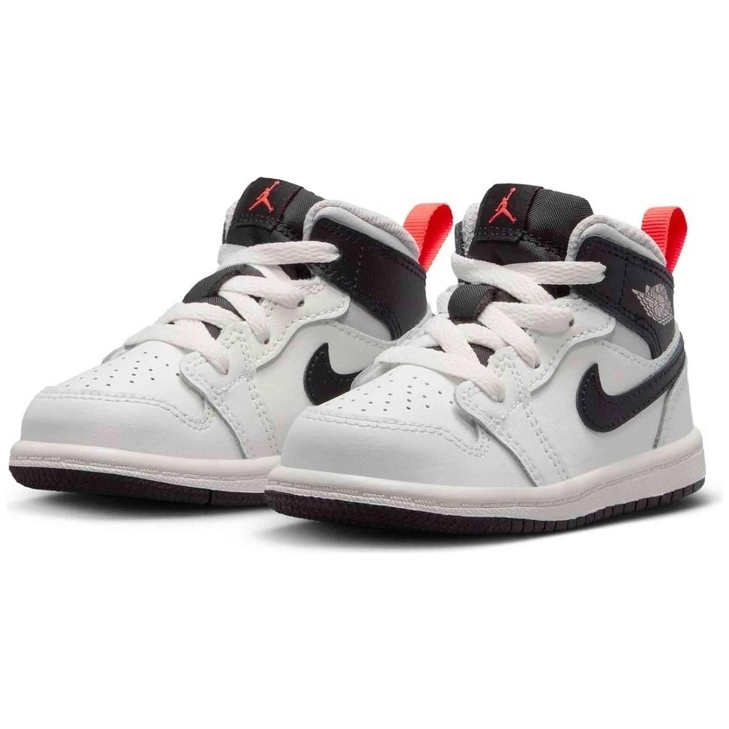 Zapatillas Jordan modelo Air Jordan 1 Mid TD para bebe 4/5