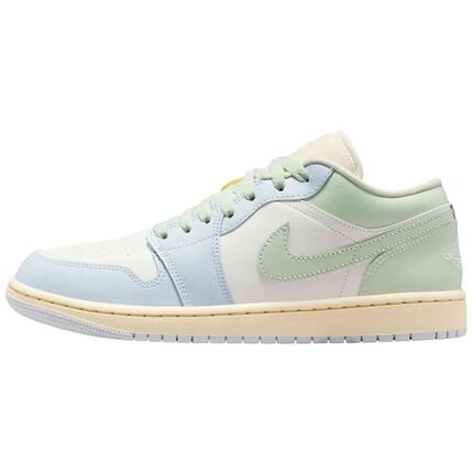 Zapatillas Jordan modelo Air Jordan 1 Low "Sail/Jade Aura" para mujer
