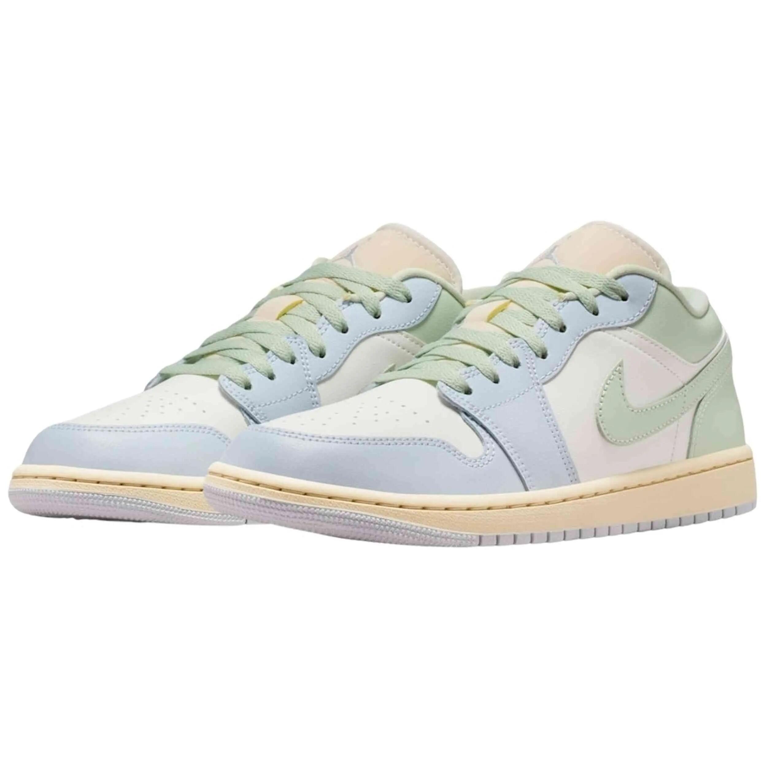 Zapatillas Jordan modelo Air Jordan 1 Low "Sail/Jade Aura" para mujer 3/5