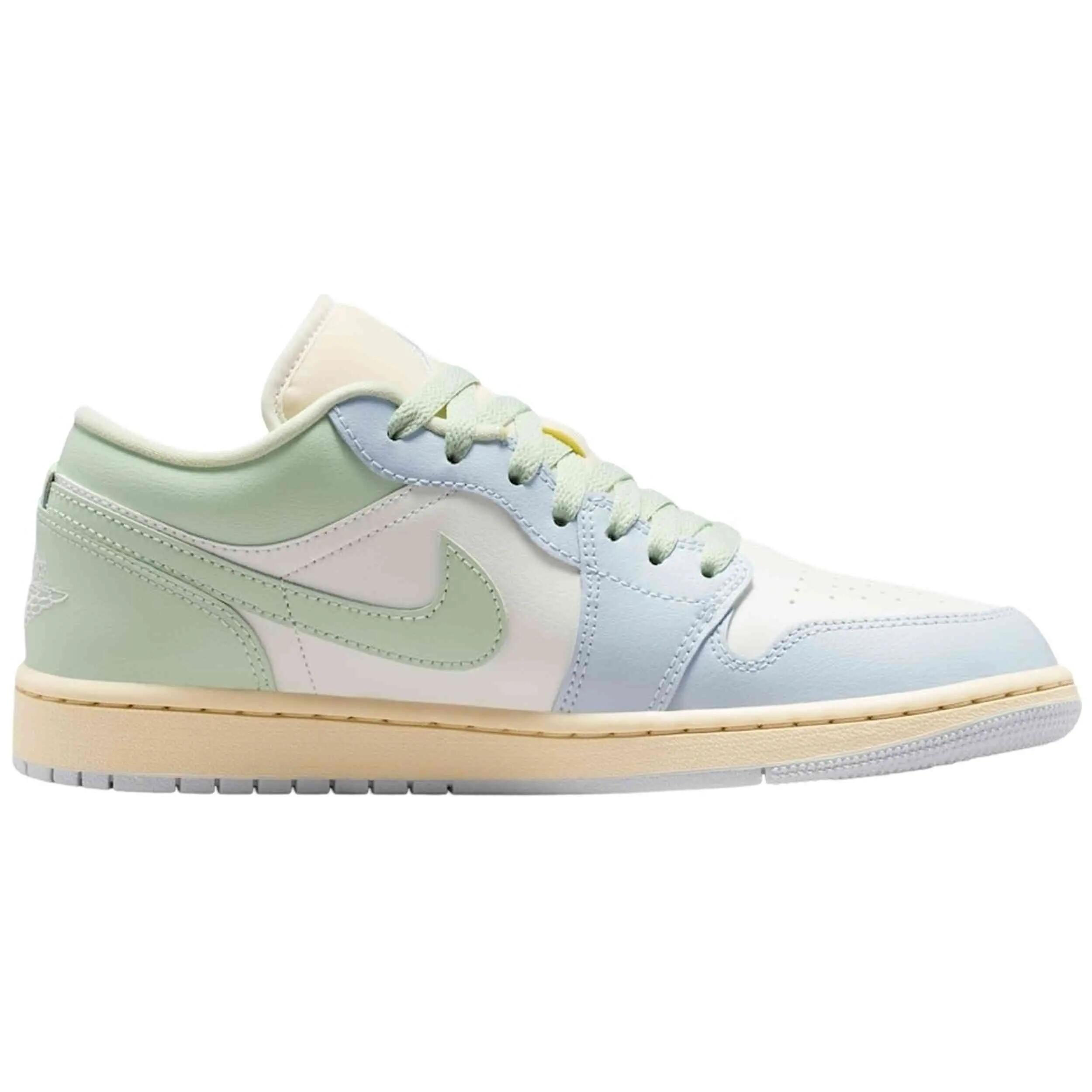 Zapatillas Jordan modelo Air Jordan 1 Low "Sail/Jade Aura" para mujer 2/5
