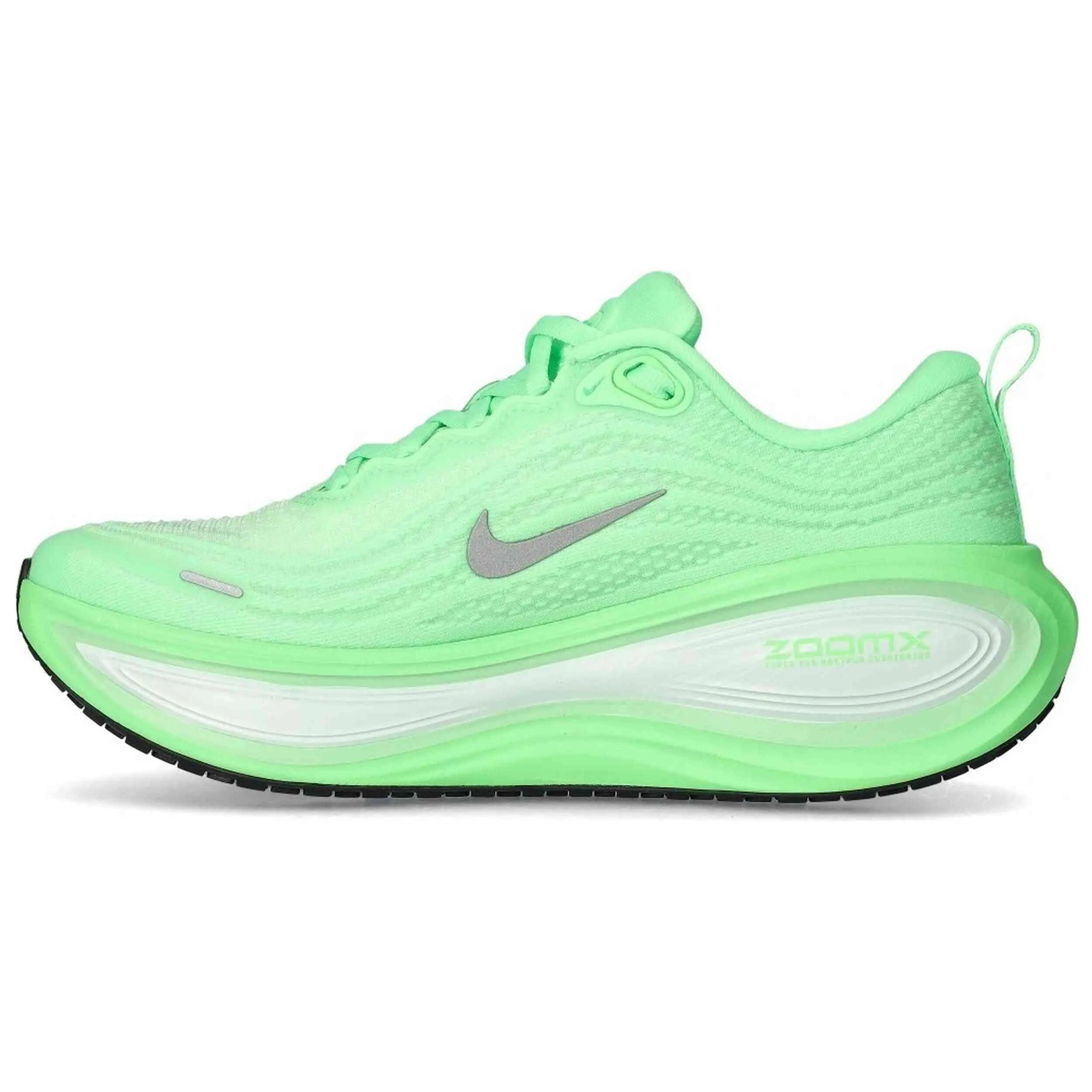 Zapatillas Nike modelo Vomero Plus para mujer 3/5