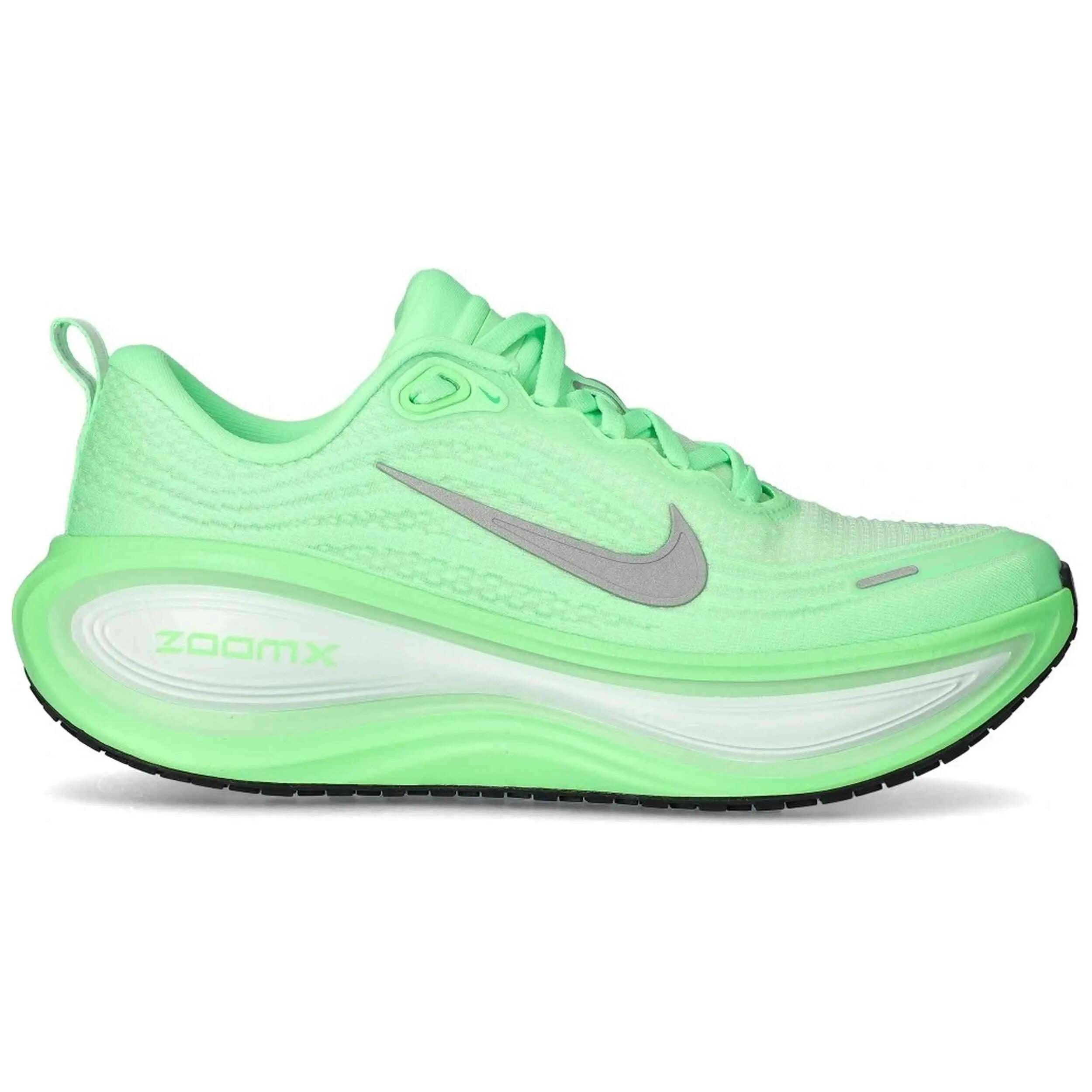 Zapatillas Nike modelo Vomero Plus para mujer 2/5