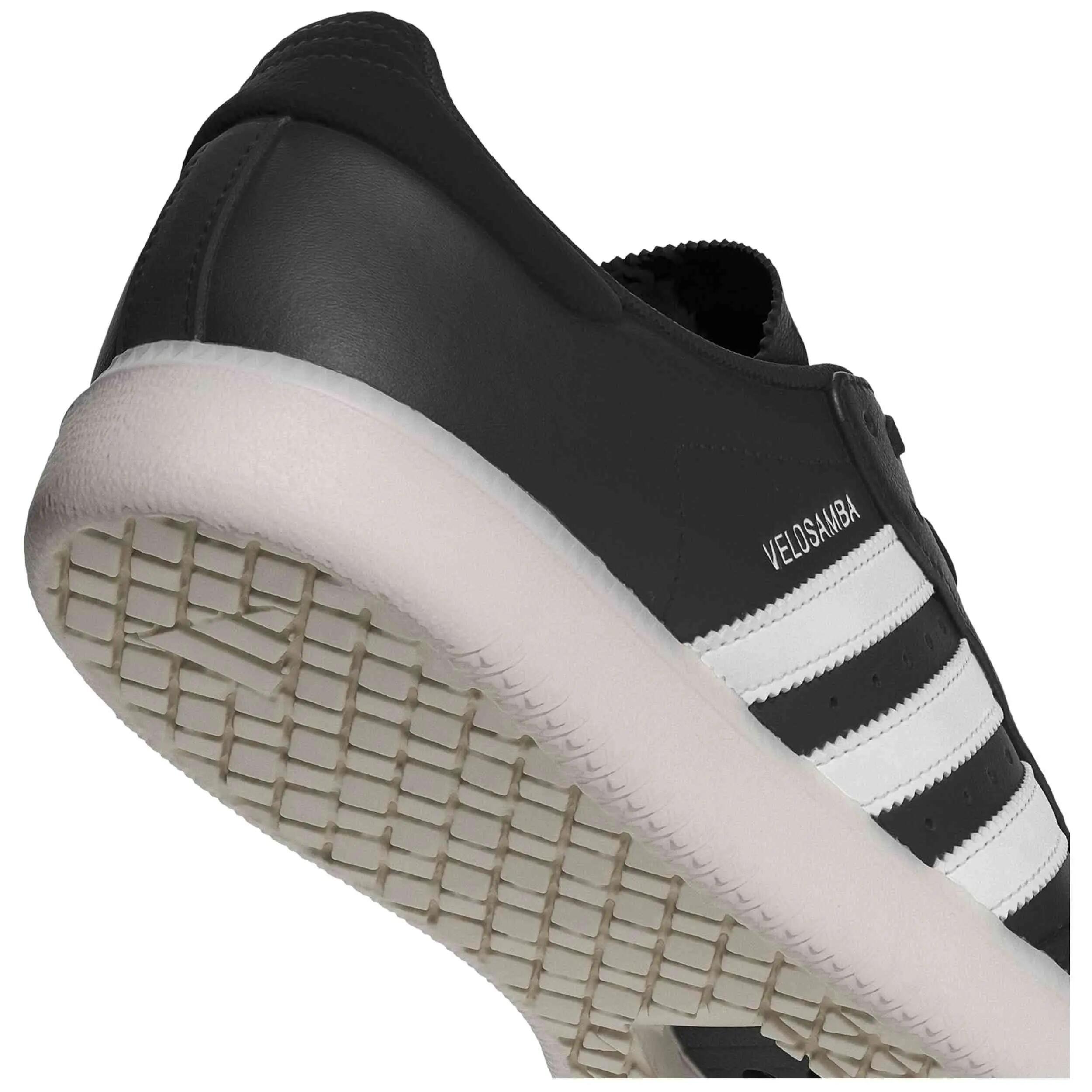 Schoen Adidas model Velosamba voor unisex 3/5