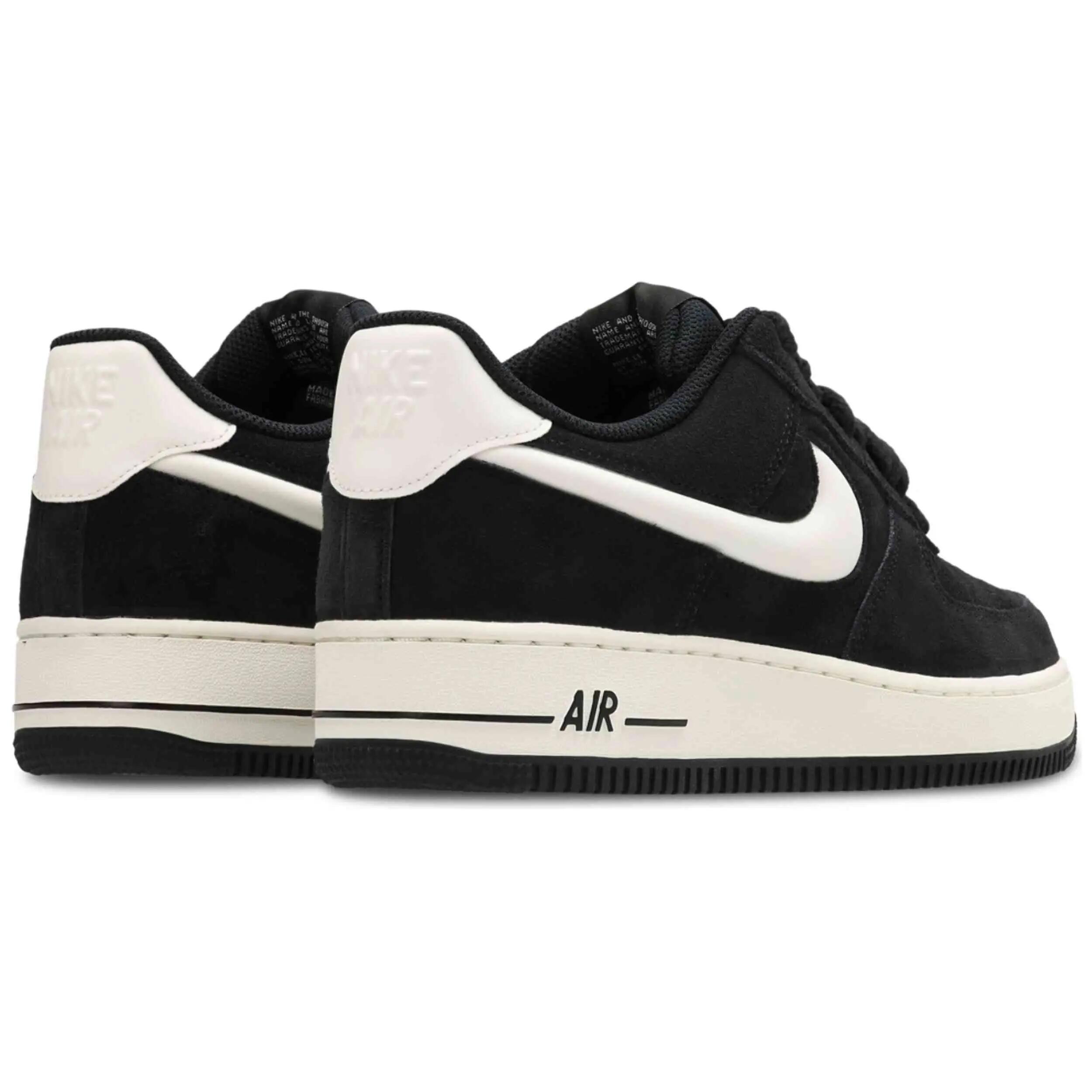 Zapatillas Nike modelo Air Force 1 '07 LV8 "Negro/Blanco" para hombre 4/5
