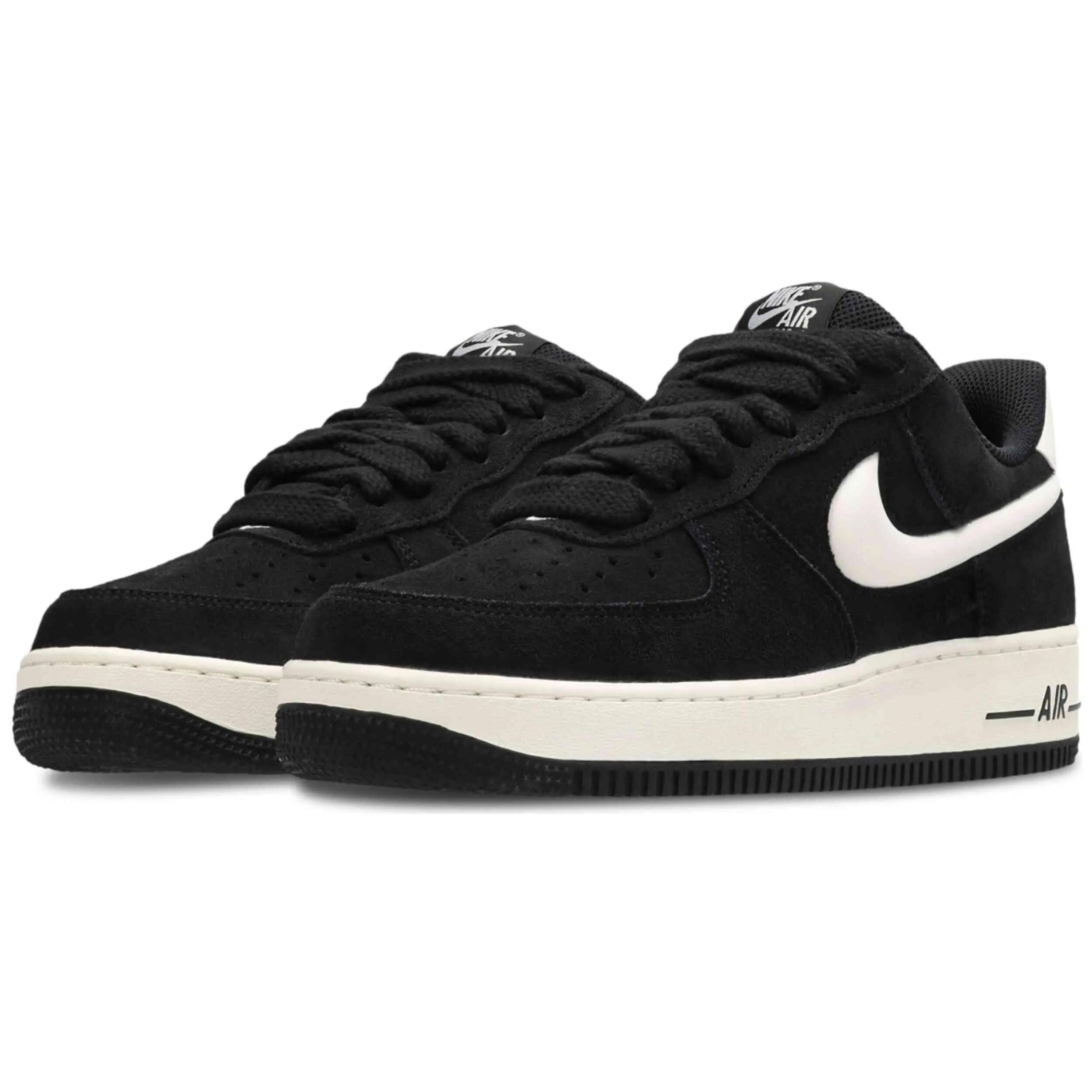 Zapatillas Nike modelo Air Force 1 '07 LV8 "Negro/Blanco" para hombre 3/5