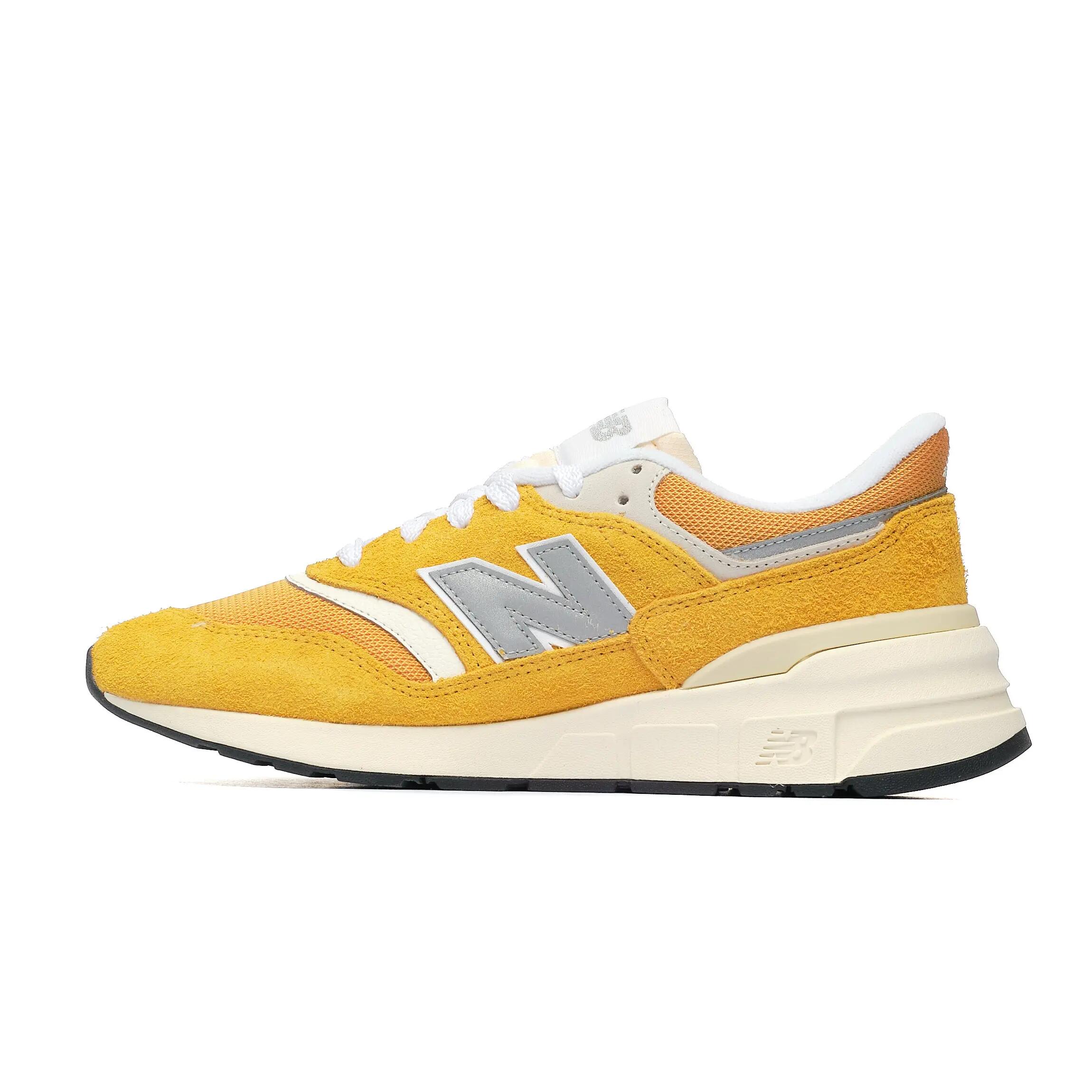 Zapatillas New Balance modelo U997RCB-VARSITY GOLD para hombre 2/5