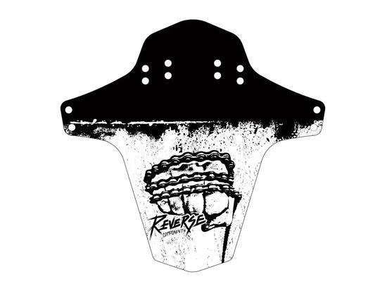 Reverse Mudfender Fist Schwarz-weiß