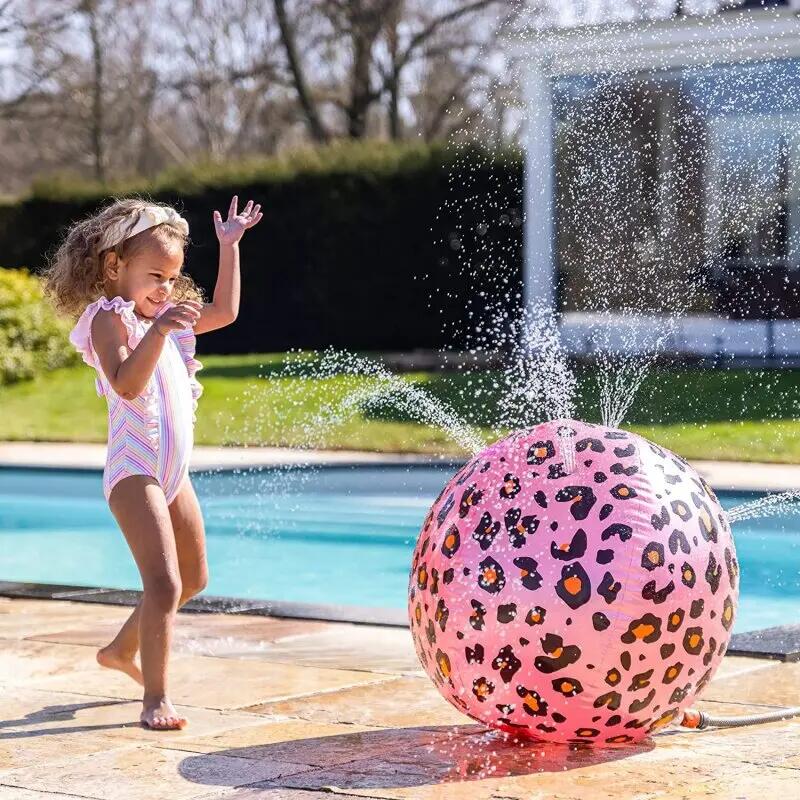 Swim Essentials aufblasbarer Wassersprühball – Rosé/Gold – Safari-Chic 3/4