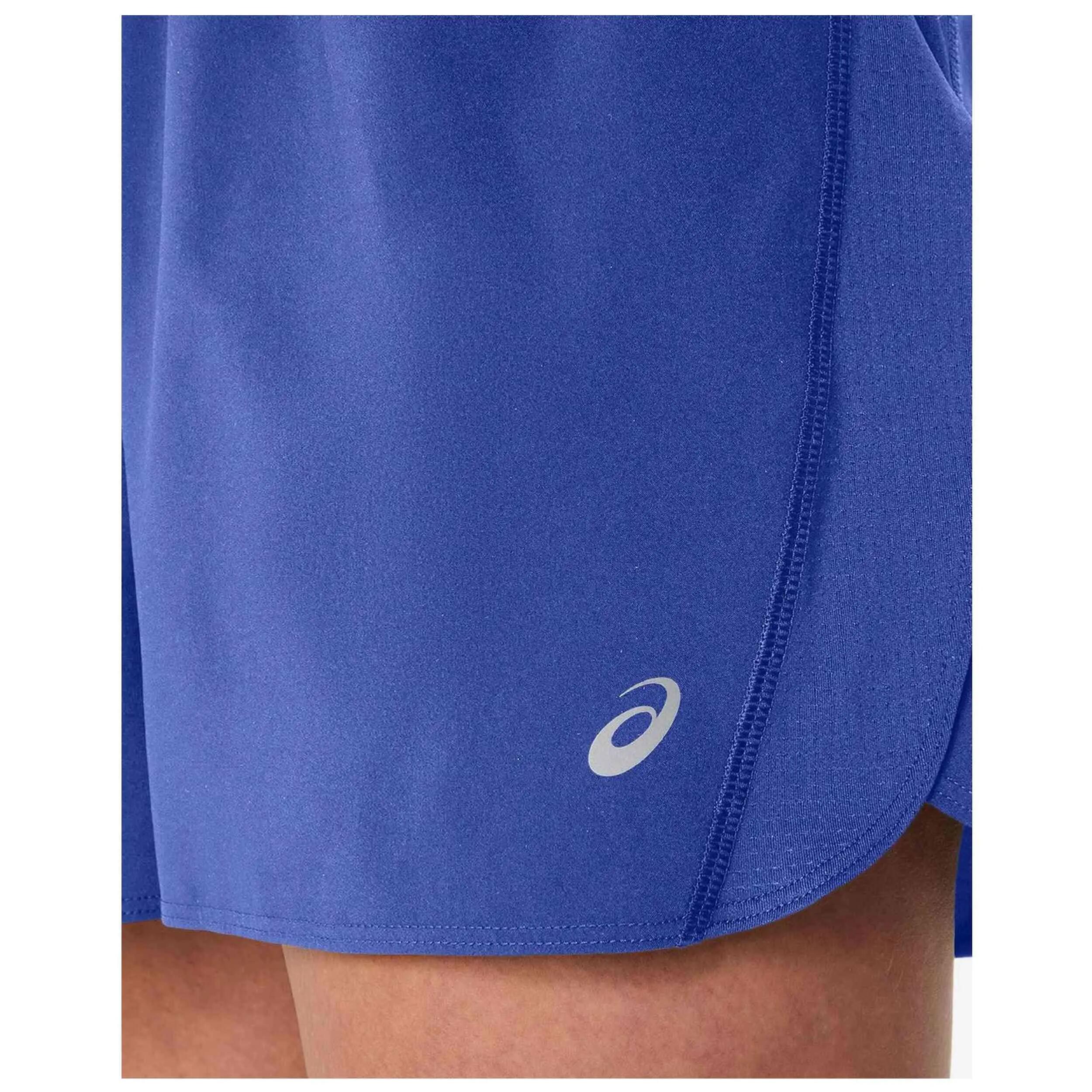 Korte broek Asics model Pantalón corto ASICS Core Split azul violet voor vrouwen 5/5