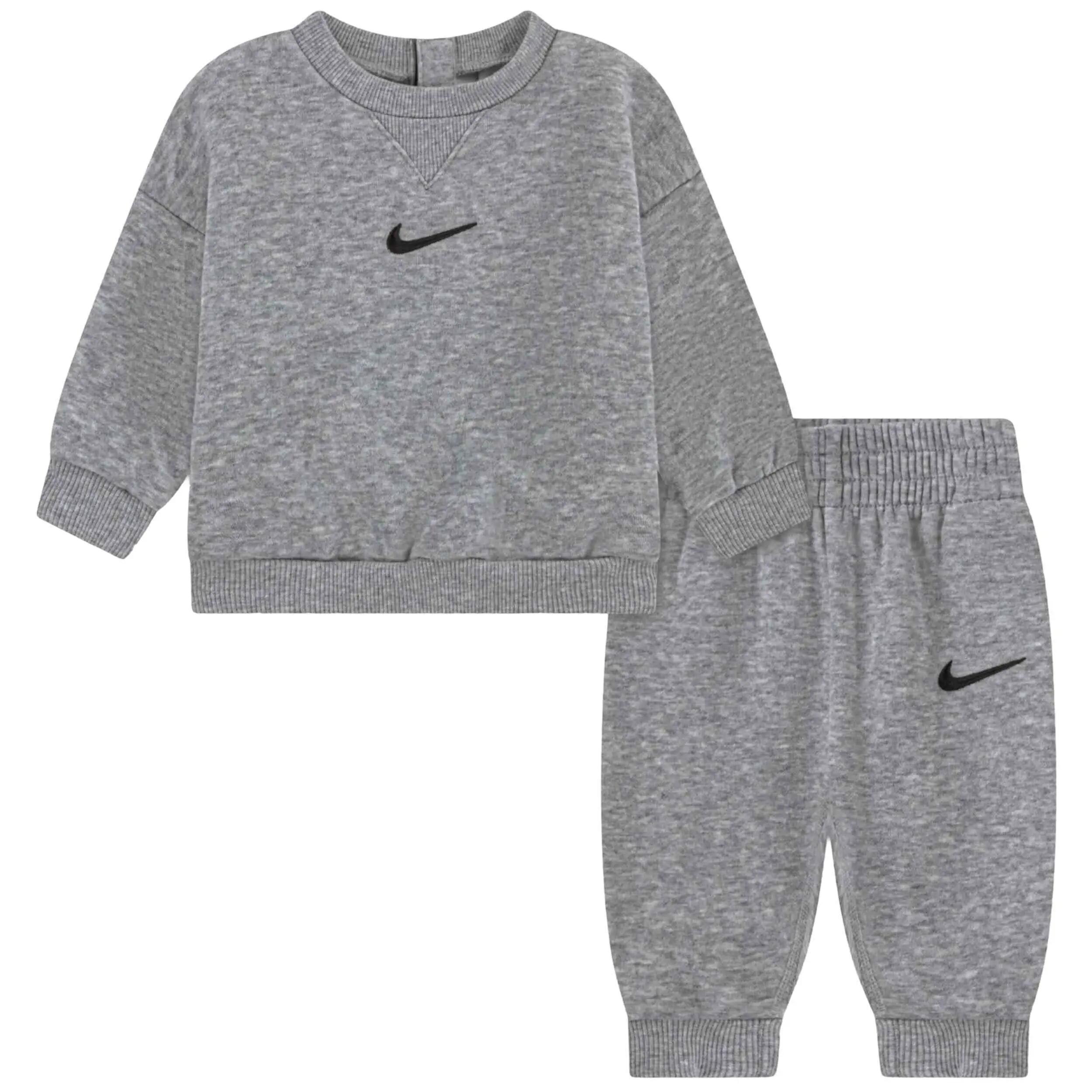 Trainingspak set Nike model Essential Fleece "Dark Grey Heat voor unisex jongens 3/5