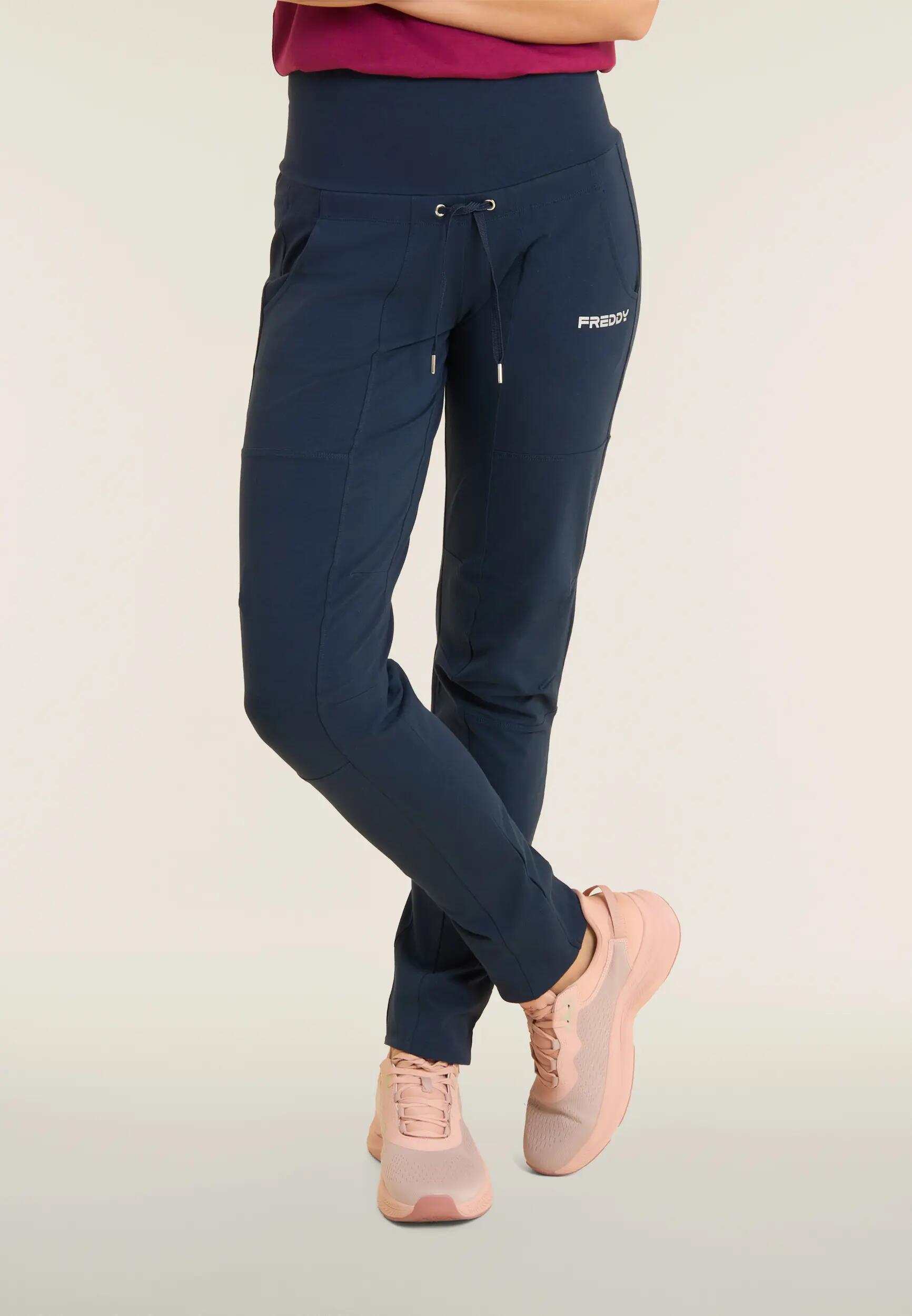 Set met T-shirt en broek “The Art of Movement” 4/8