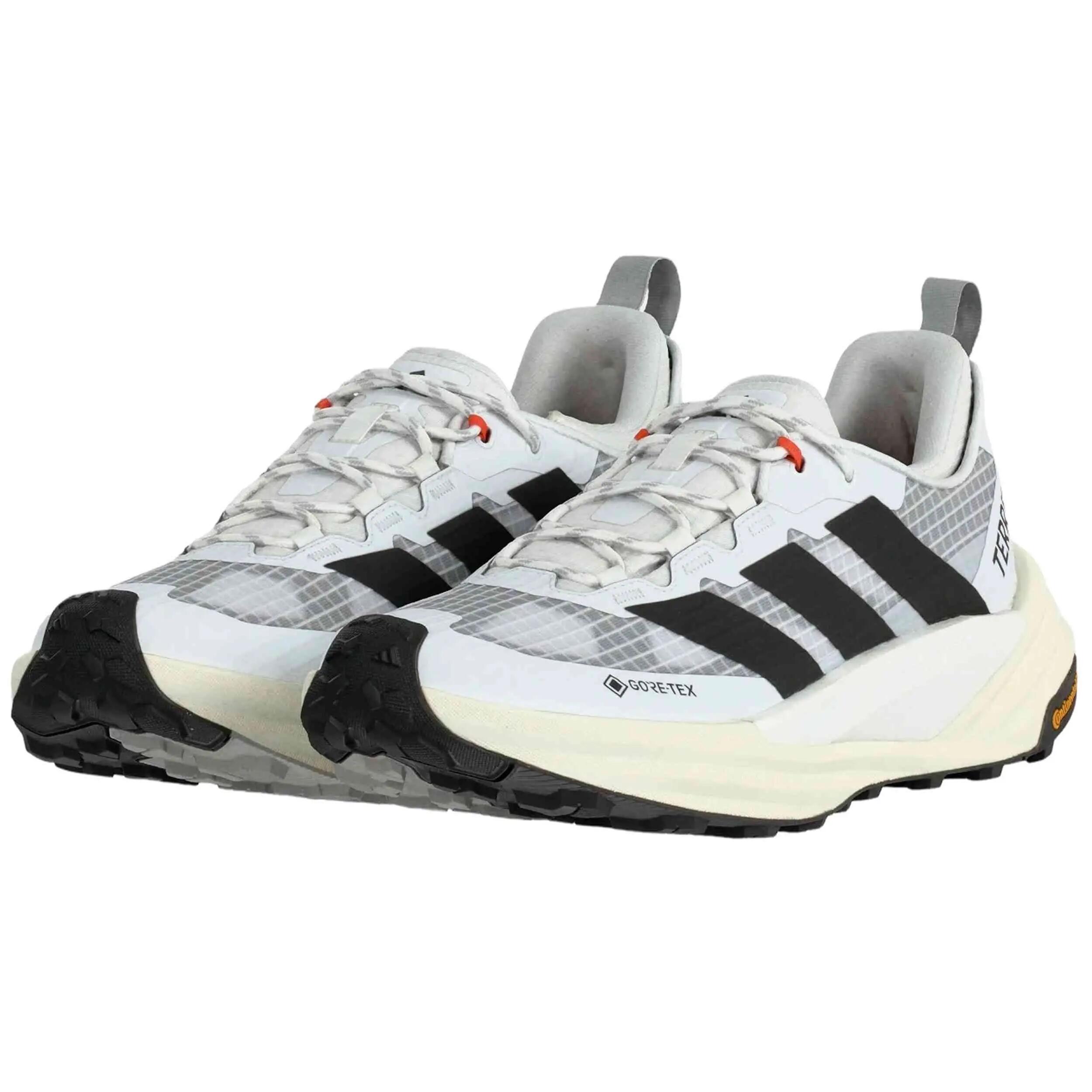 Zapatillas de trekking Adidas modelo Terrex Freehiker 3 Low GORE-TEX para unisex 3/4