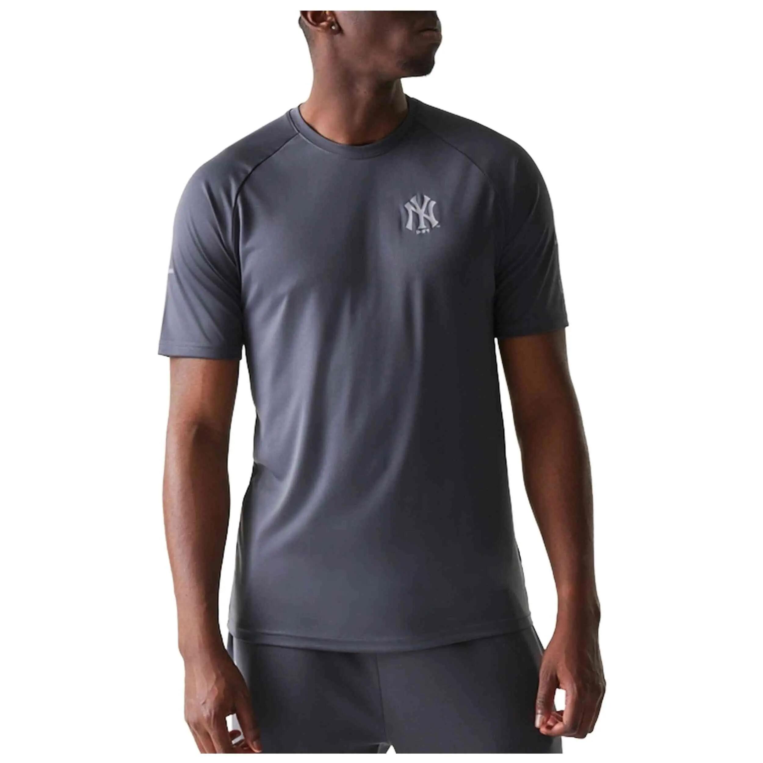 T-shirt New Era modelo New York Yankees MLB Core Plus para homem 3/4