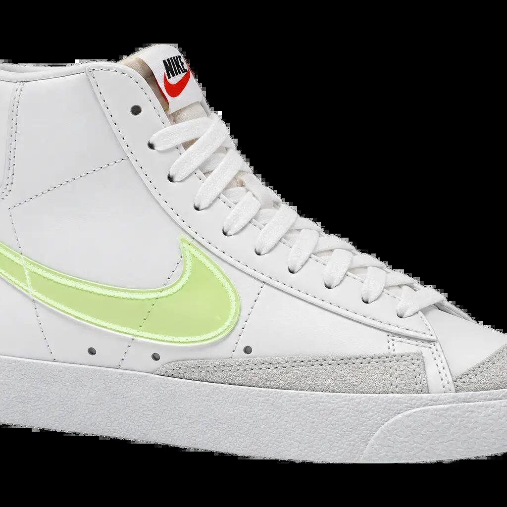 Dámske - tenisky - stredne vysoké - Nike Blazer Mid 77 Essential, biela