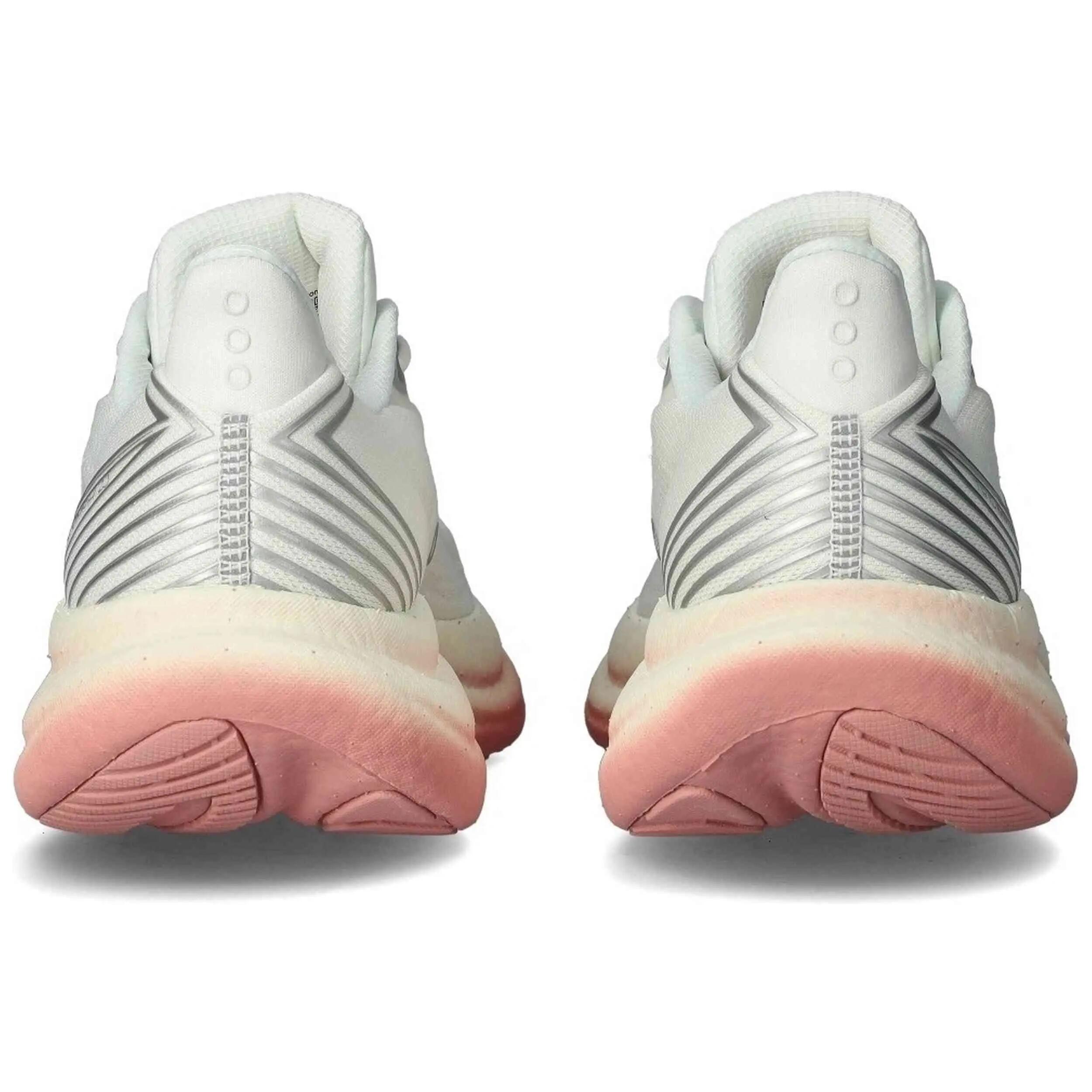 Hardloopschoenen Saucony model Triumph 23 voor vrouwen 4/5
