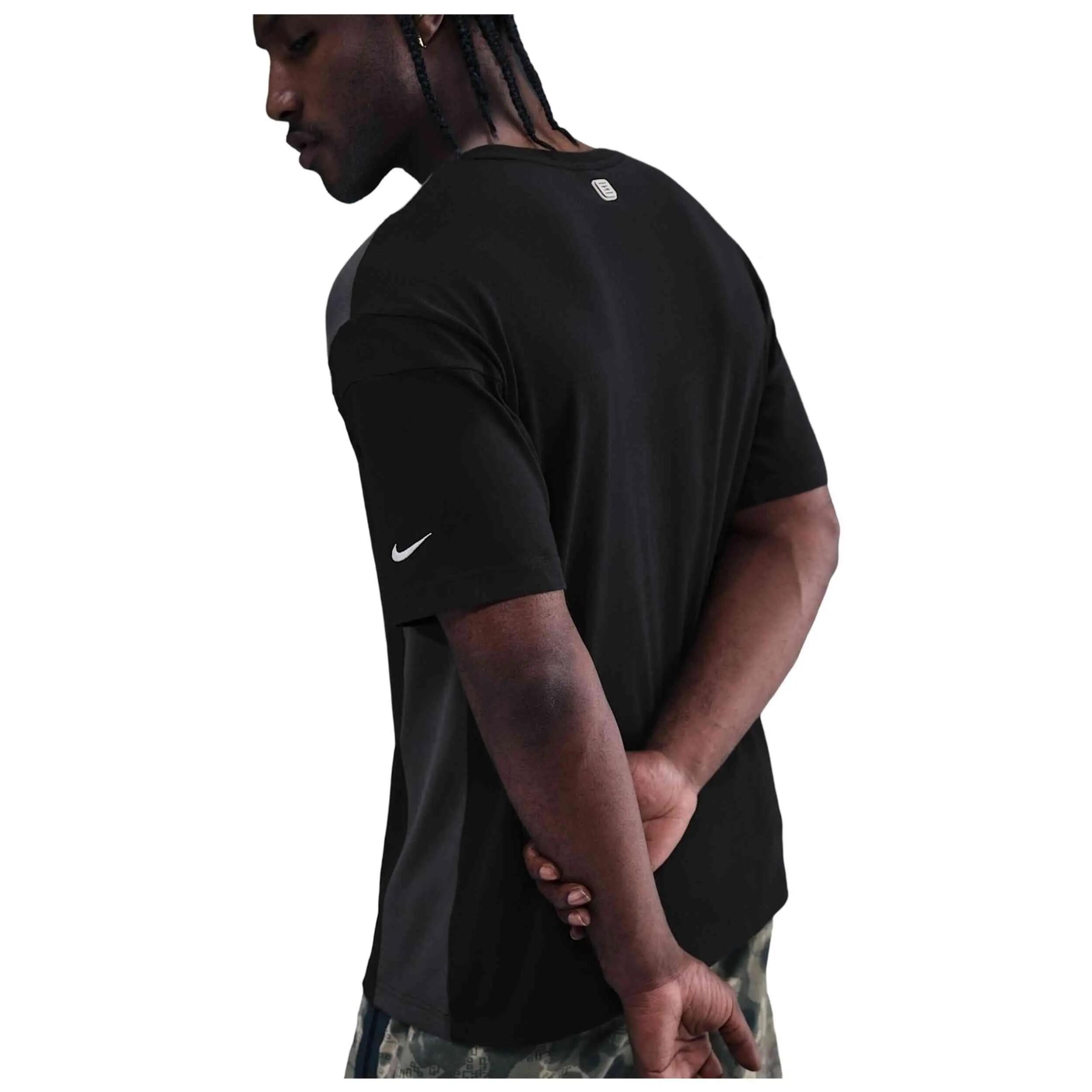 T-shirt Nike modelo Shox para homem 2/5