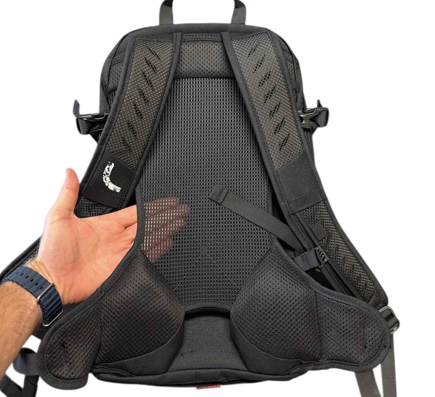 Turistický batoh Apex 20 l se zádovým systémem Air Vent 9/10