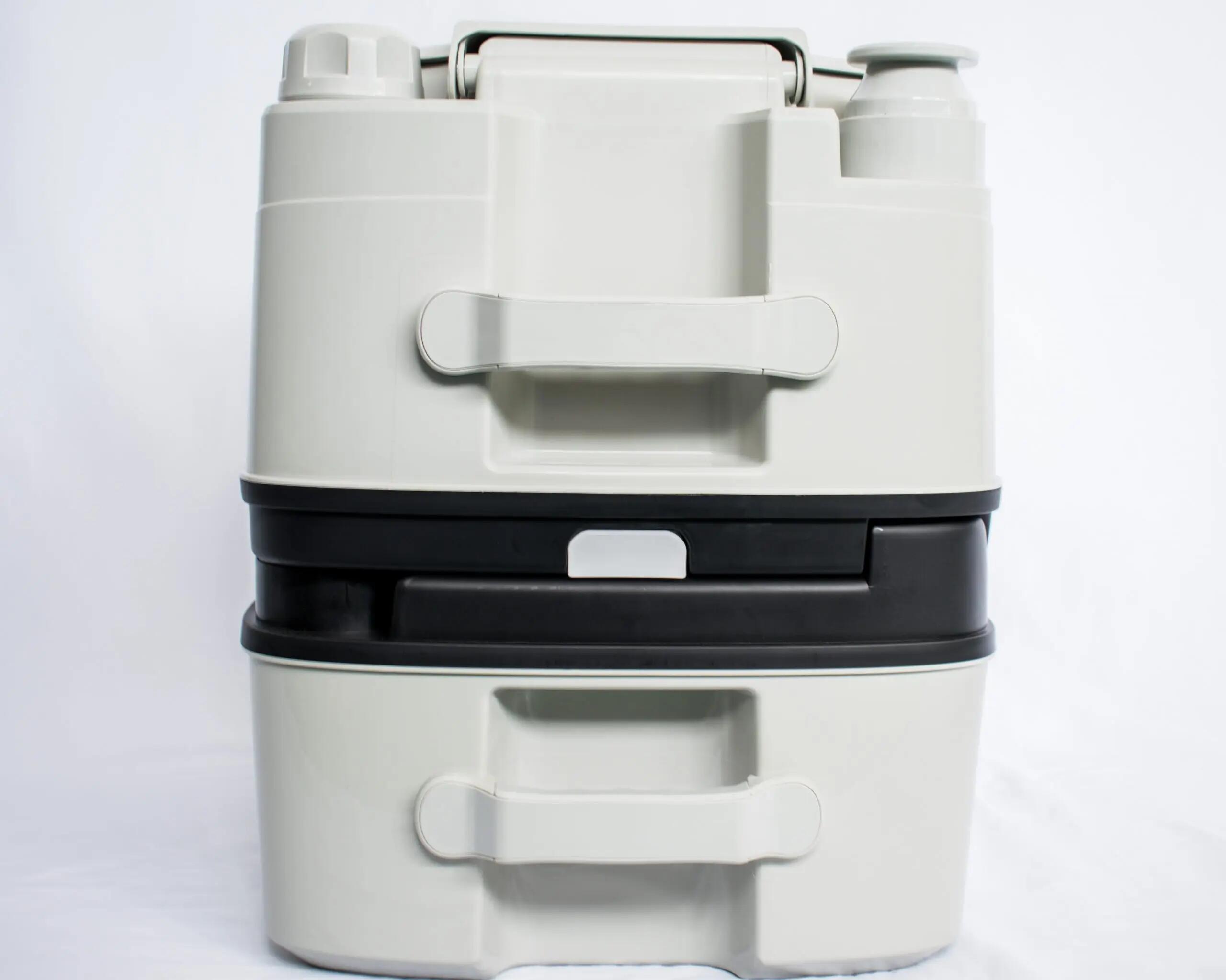 Camping Inodoro Portátil GO ESCAPE 24L con Bomba Manual y Depósito Agua de 20L 9/12