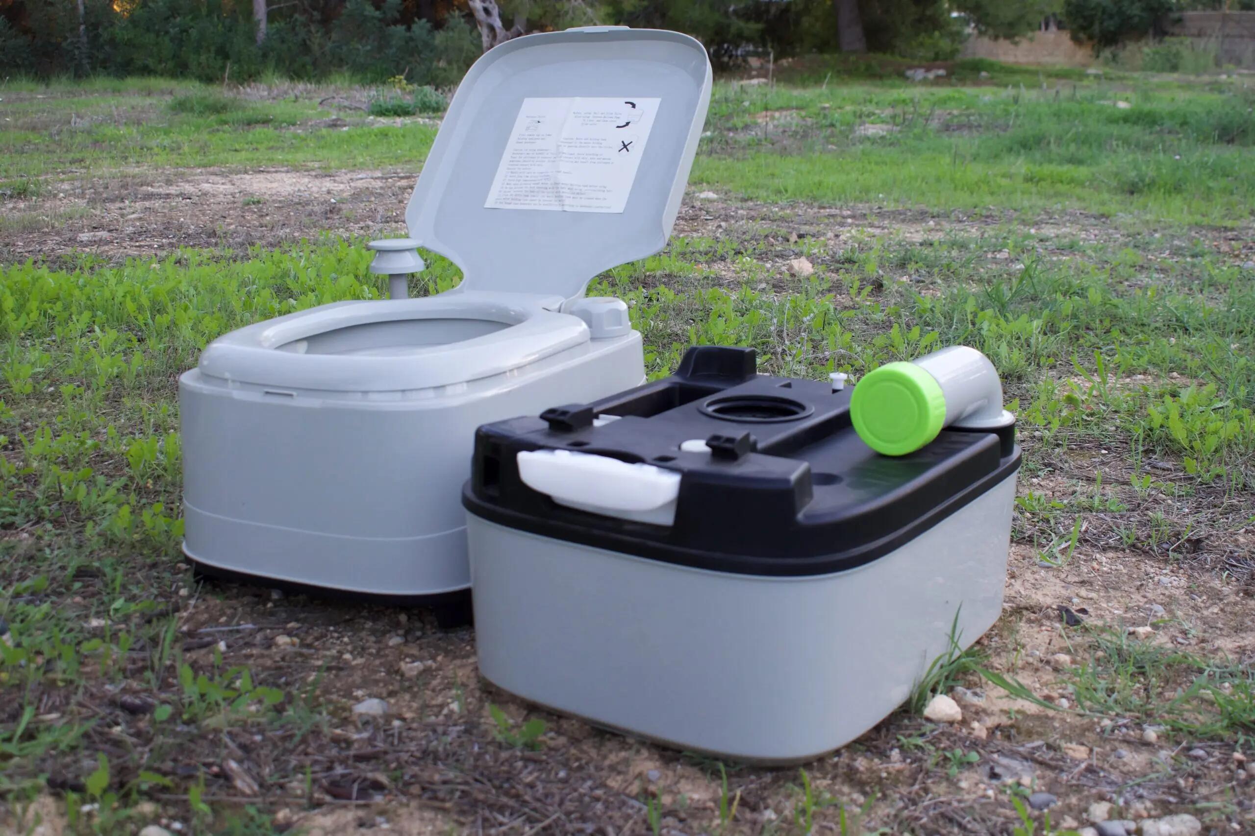 Camping Inodoro Portátil GO ESCAPE 24L con Bomba Manual y Depósito Agua de 20L 5/12