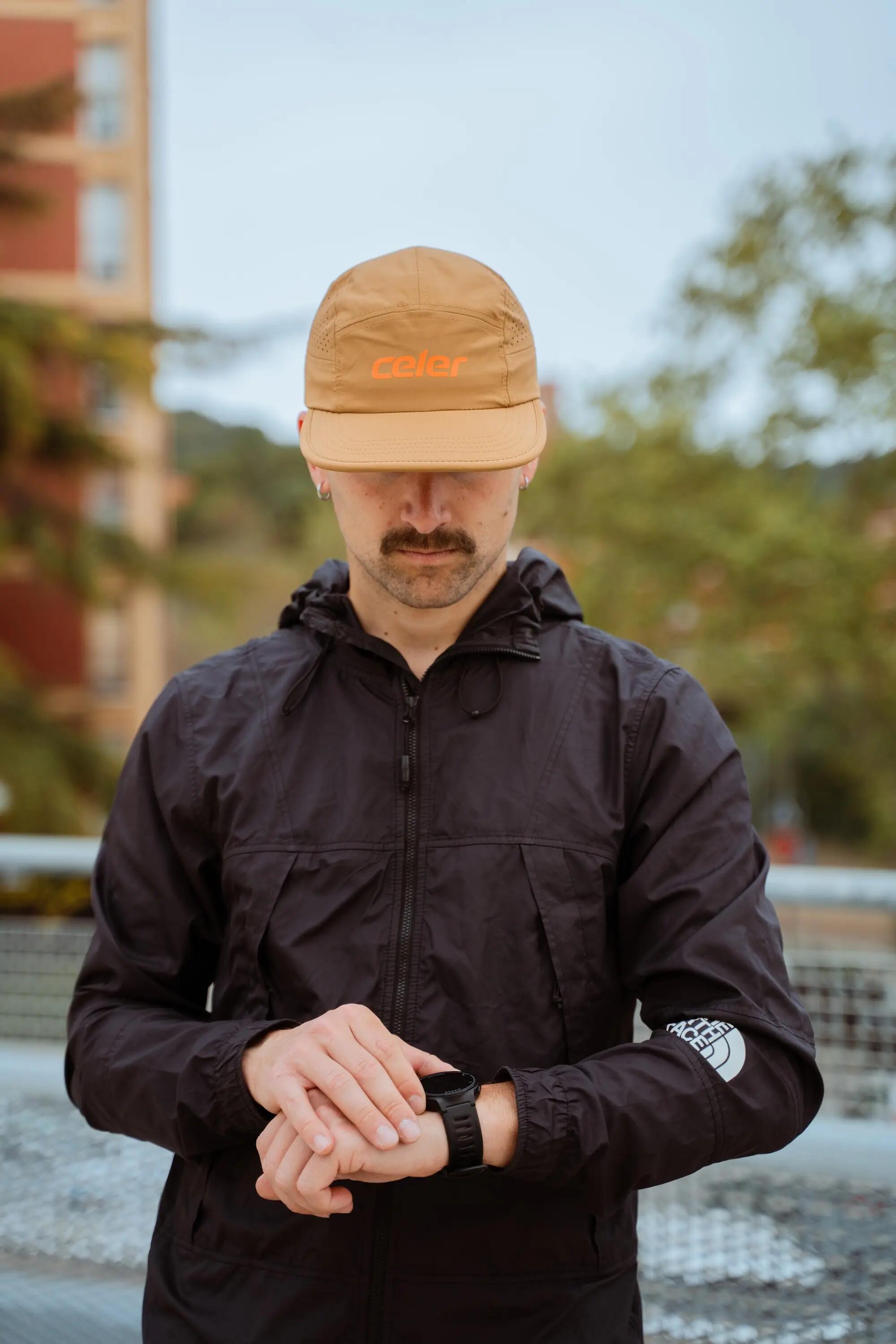 Gorra Running Unisex Microperforada Transpirable BETA Camel 7/8