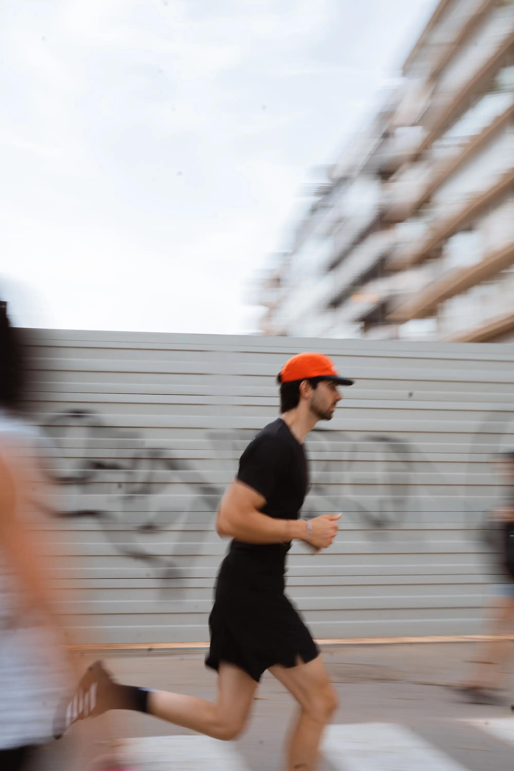 Boné Running Unissexo Microperfurado Respirável BETA Laranja logótipo branco 6/8