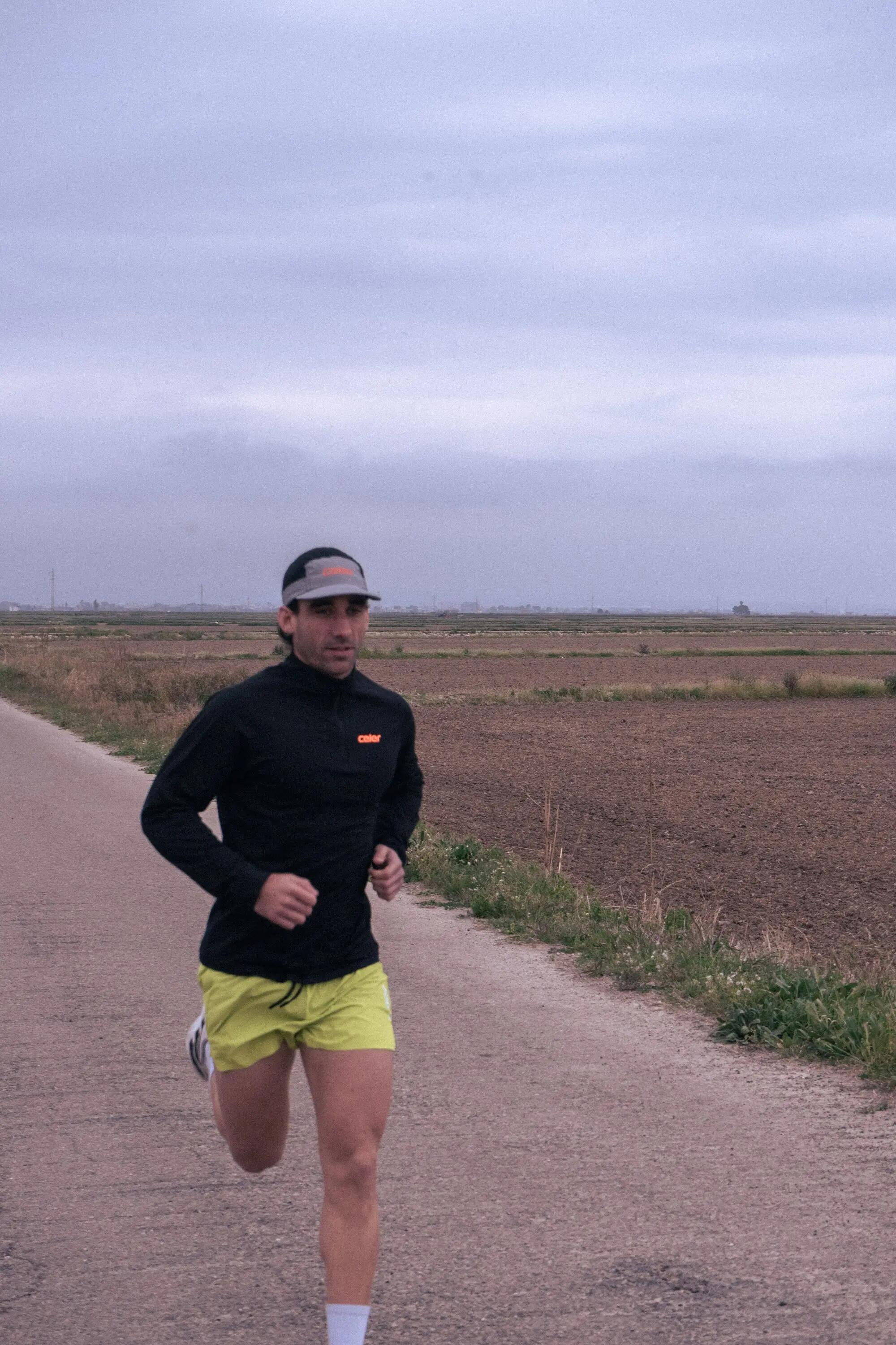Gorra Running Unisex Ultraligera Transpirable ALPHA Gris 7/8