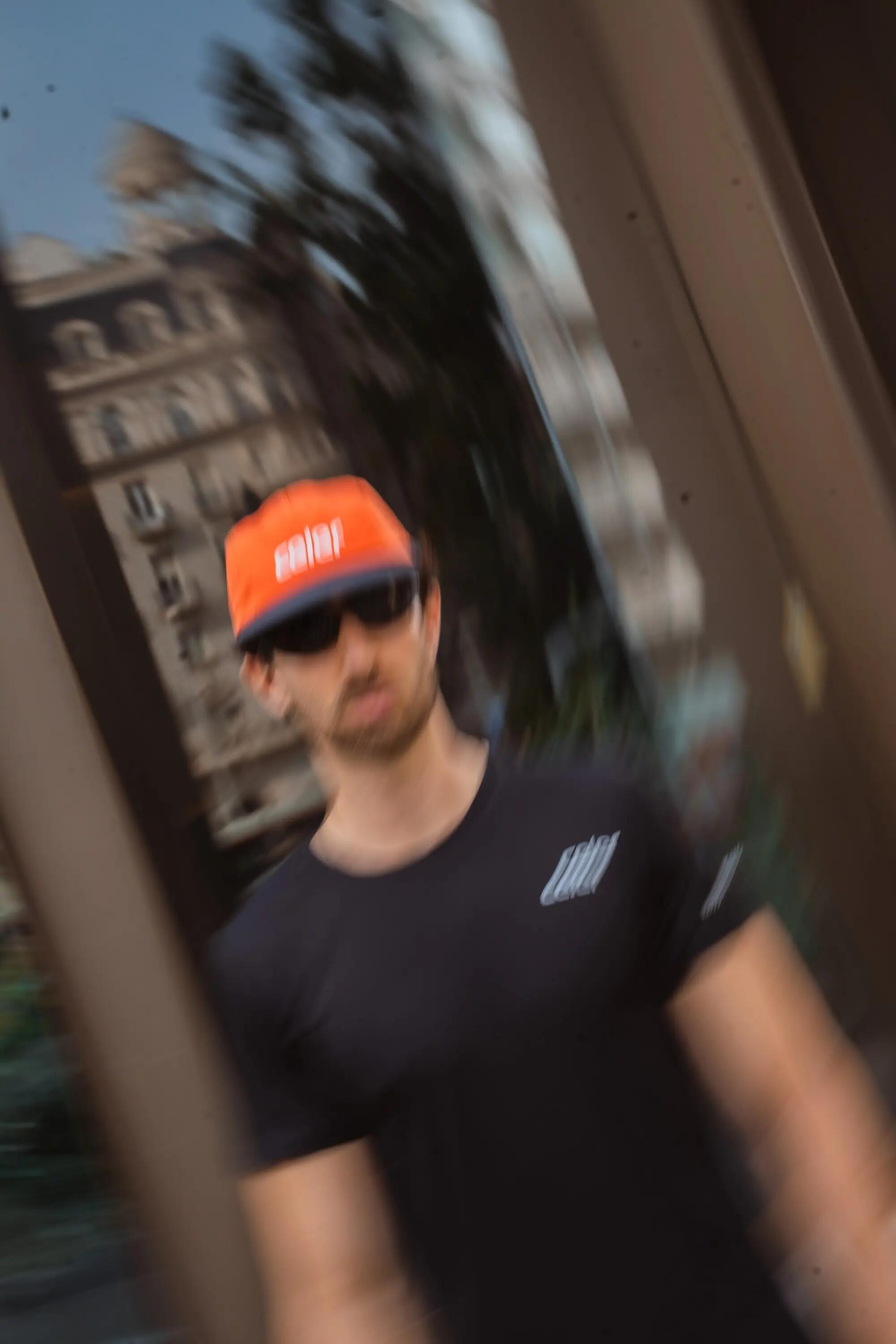 Boné Running Unissexo Microperfurado Respirável BETA Laranja logótipo branco 5/8