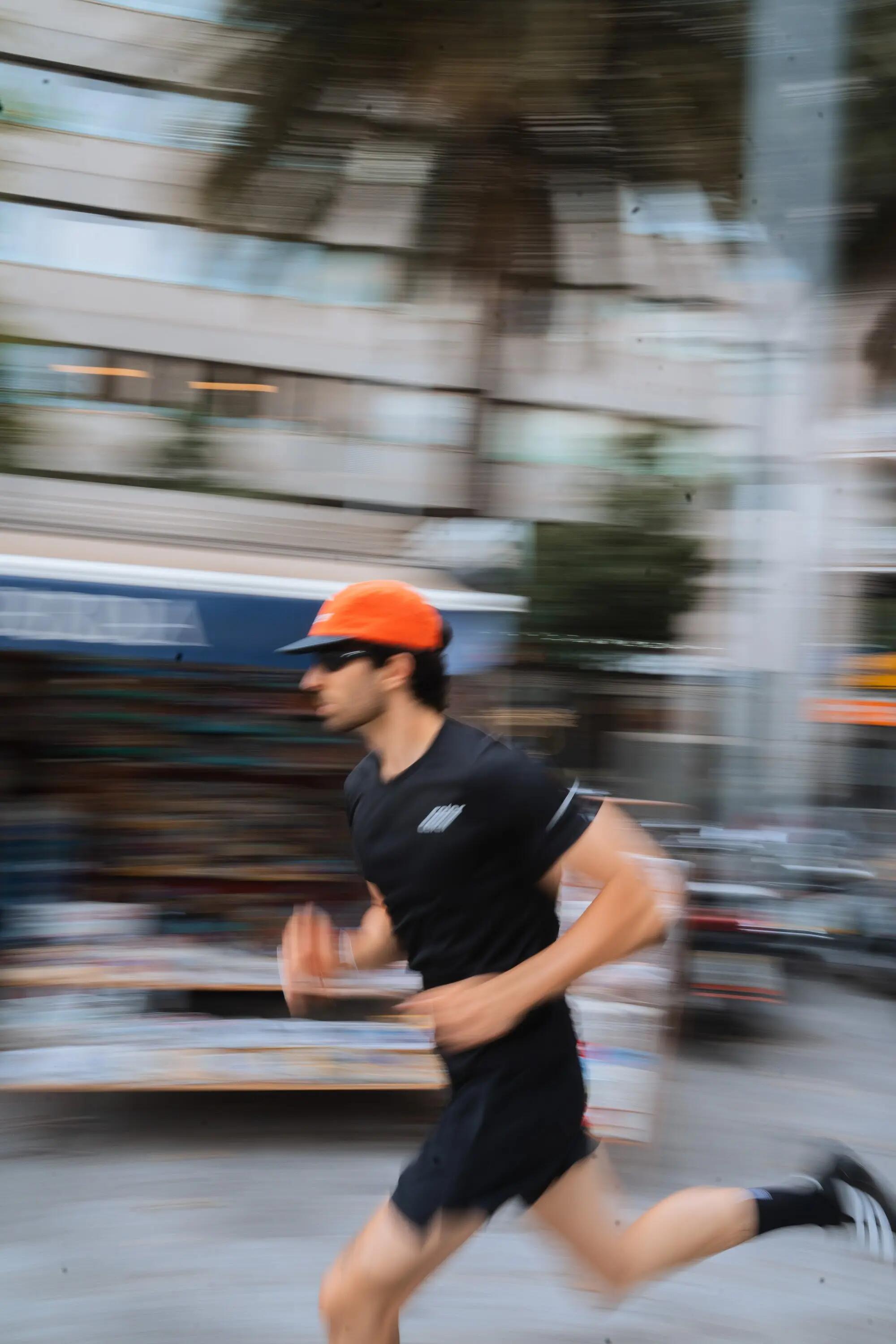 Boné Running Unissexo Microperfurado Respirável BETA Laranja logótipo branco 4/8