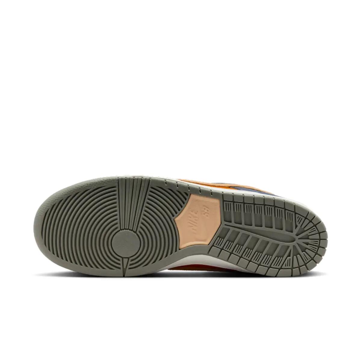 Nike SB Dunk Low Light Carbon Monarch 2/6