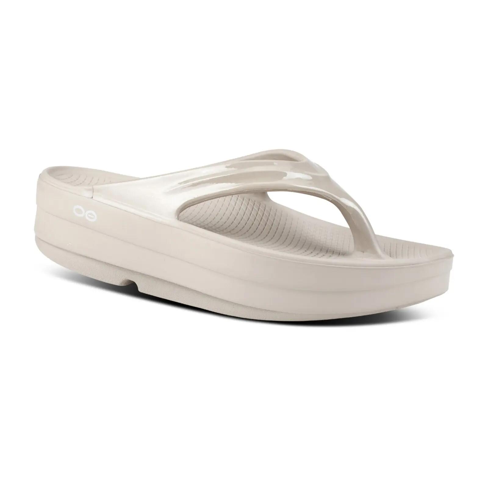 W OOmega Thong 2/6