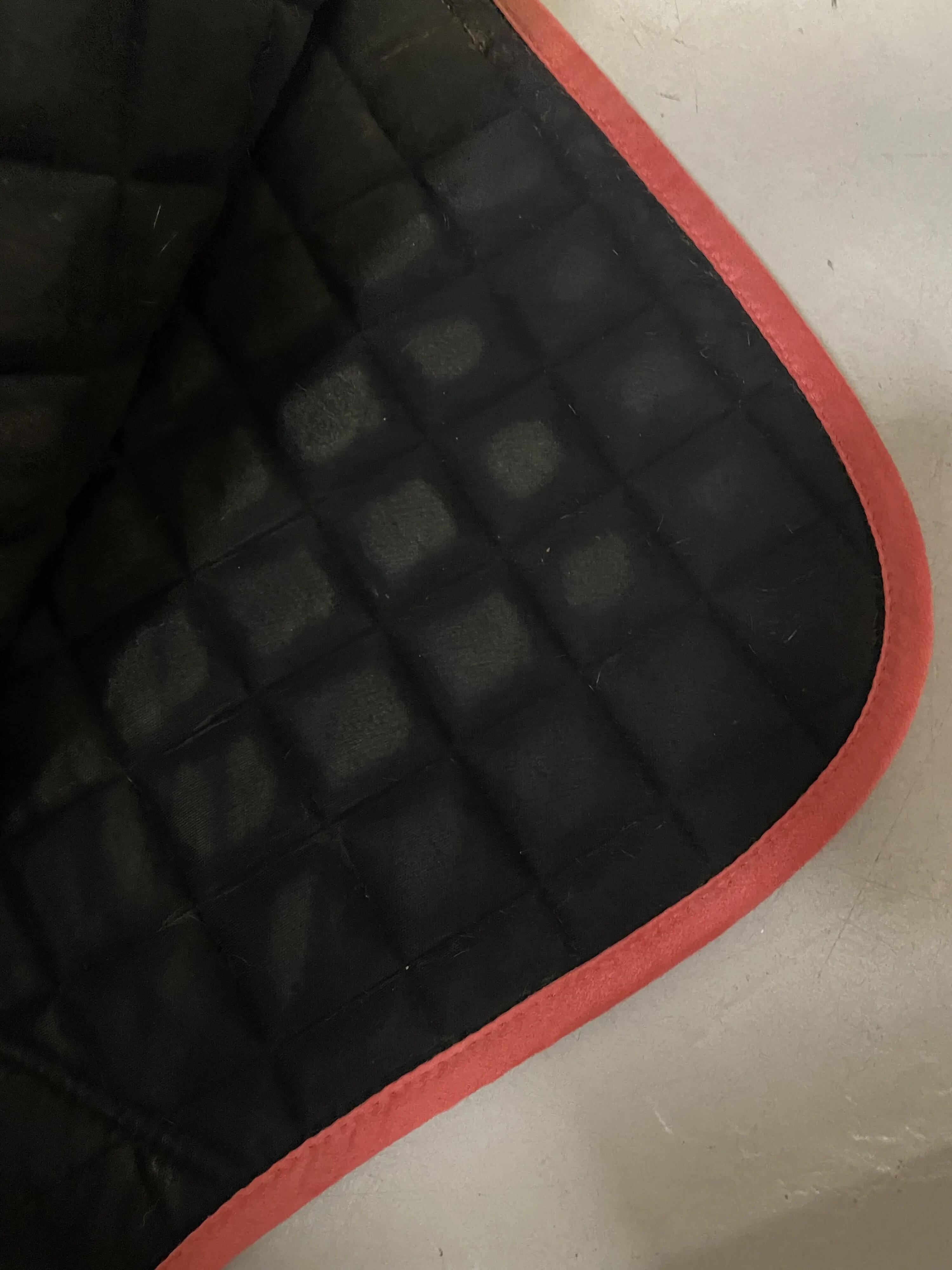 Tapis de selle Lemieux CSO rose fushia très bon état 3/3