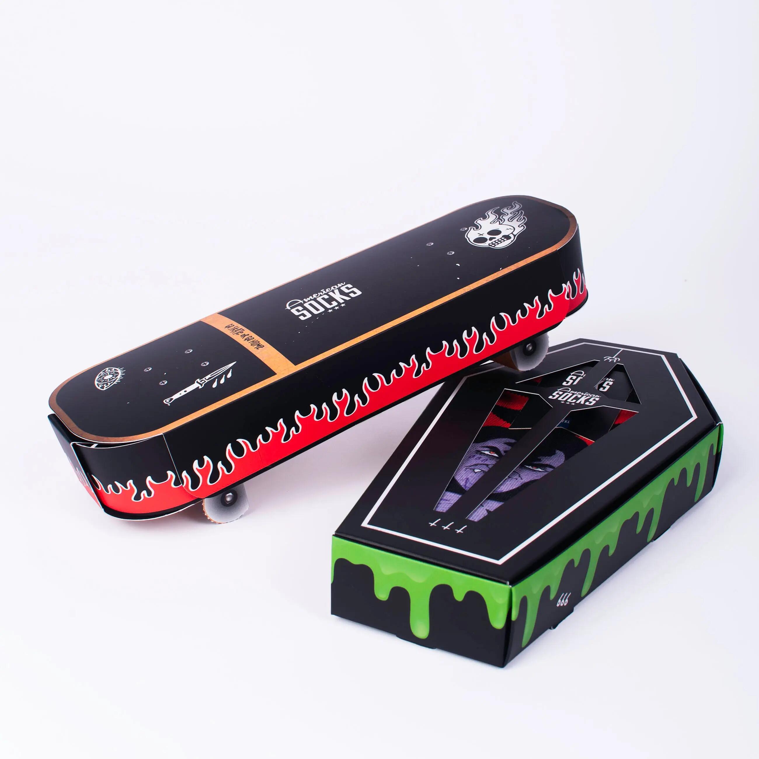 Geschenkbox 3 Paar Unisex Skate-Socken wadenhoch Coffin 6/6