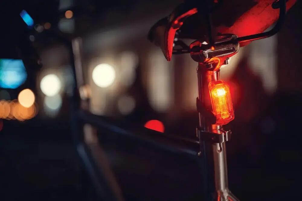 AXA Dwn 50 verlichtingsset 50 lux voorlamp + achterlicht met remfunctie 2/3
