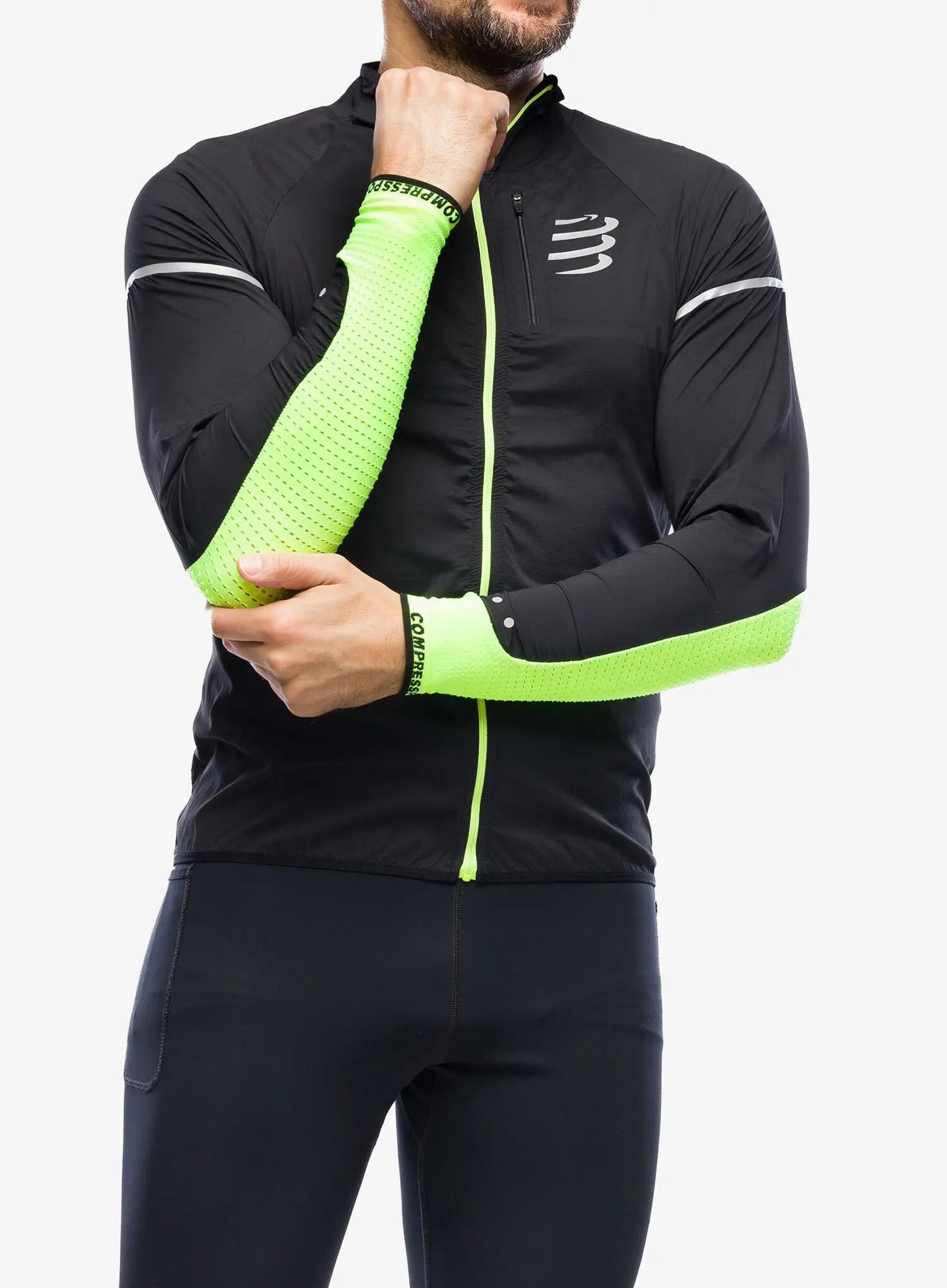 Compressport Heren winddicht flash windjack met hoge zichtbaarheid 3/7