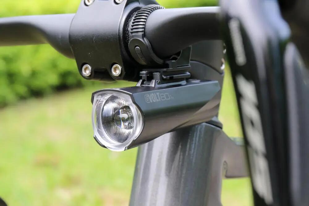 CATEYE BELEUCHTUNG GVOLT80.1 HL-EL561GRC Compact formaat - krachtige 80 lux voor 3/3