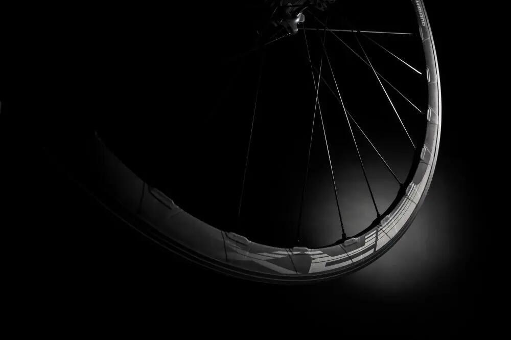 SHIMANO Felge WH-RX830 VR/HR 24Loch - 700C, Rennrad/Gravel, Felgenbremse-komp... 2/2