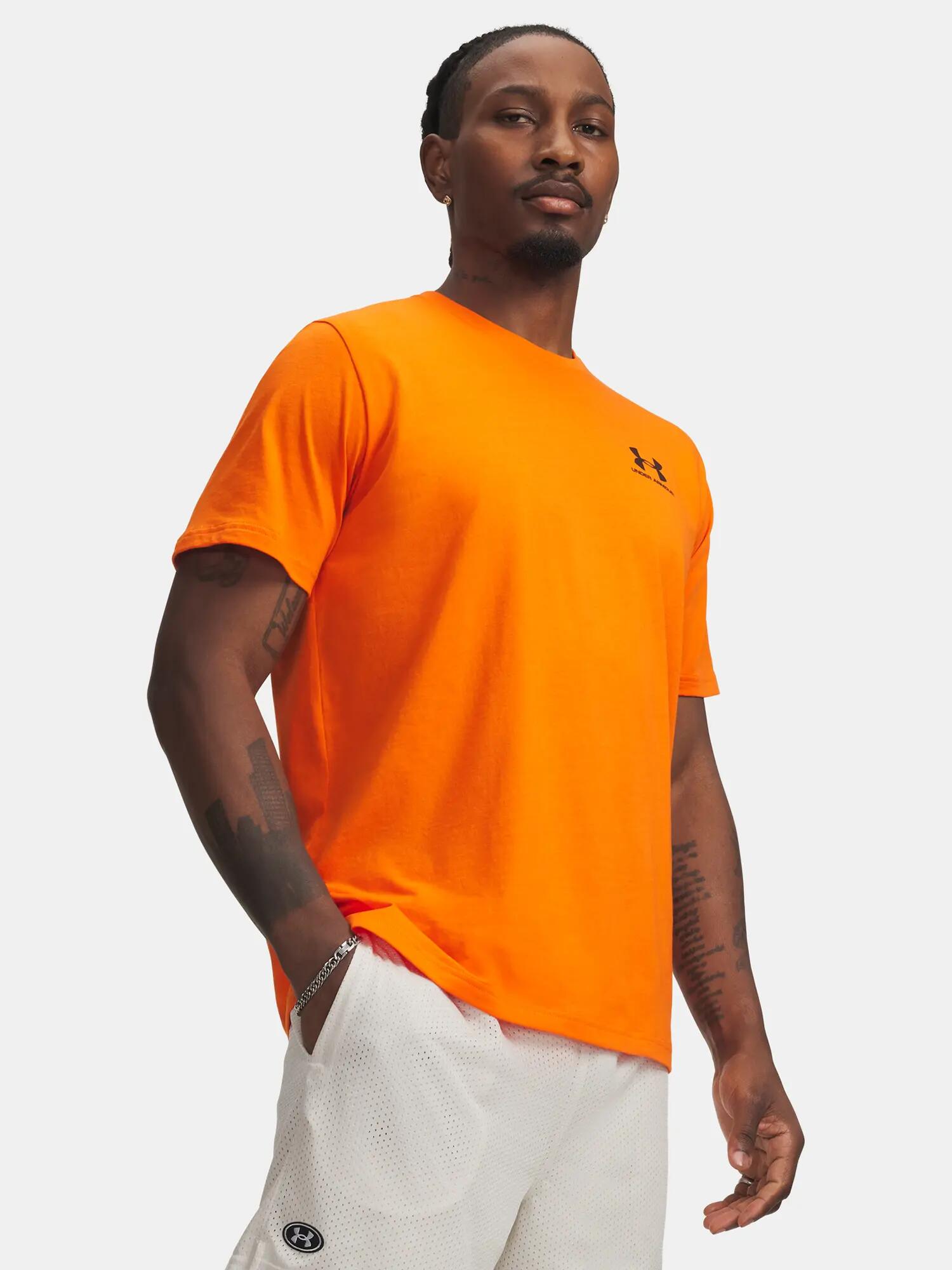 UNDER ARMOUR picture