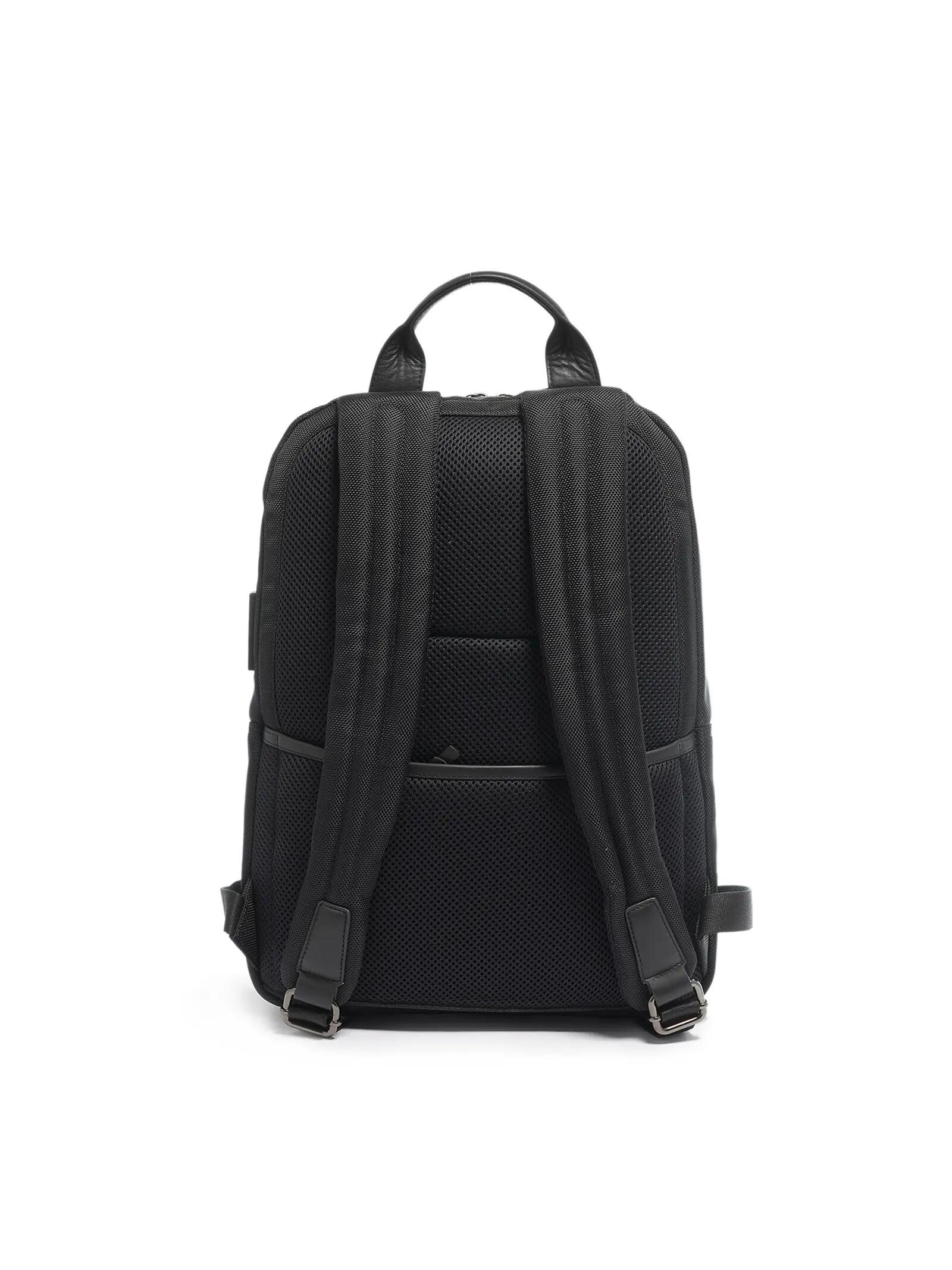 Mochila Momo Design hombre negra con cremallera y asa de nylon 3/3