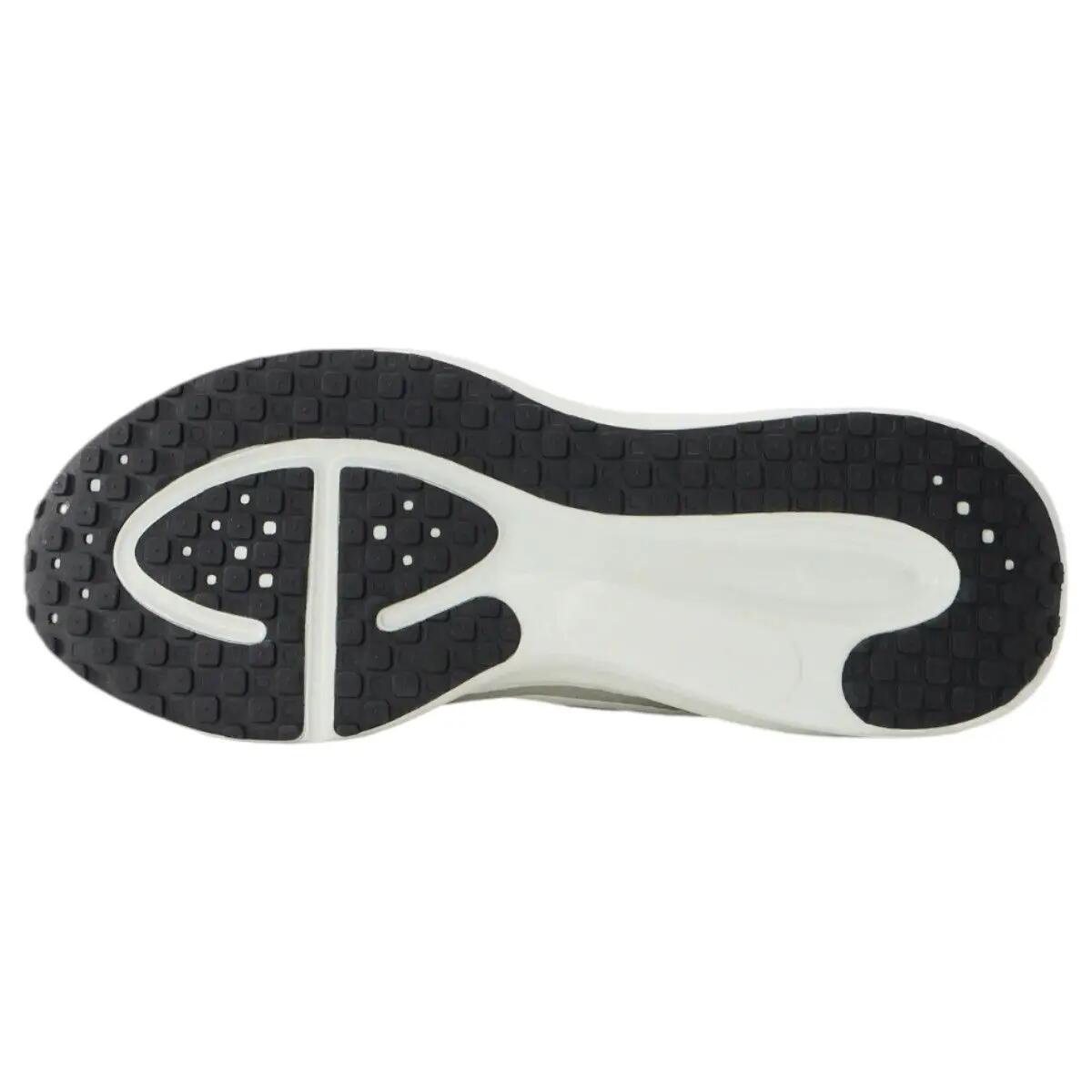 Baskets Nike Revolution 8 5/5