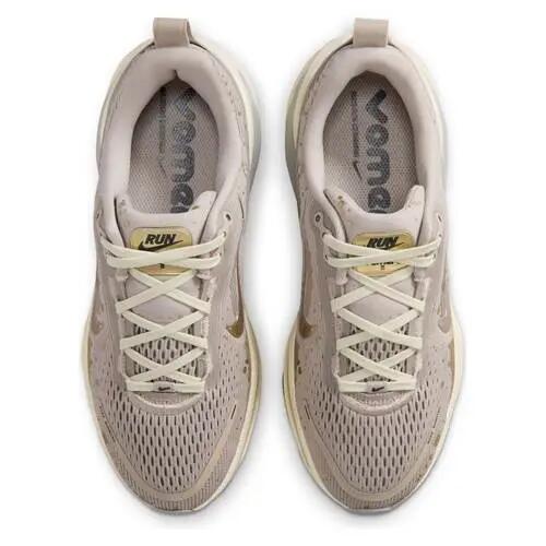 Buty do biegania Nike Vomero 18 Krem II/Metaliczny Złoty Grain 5/5