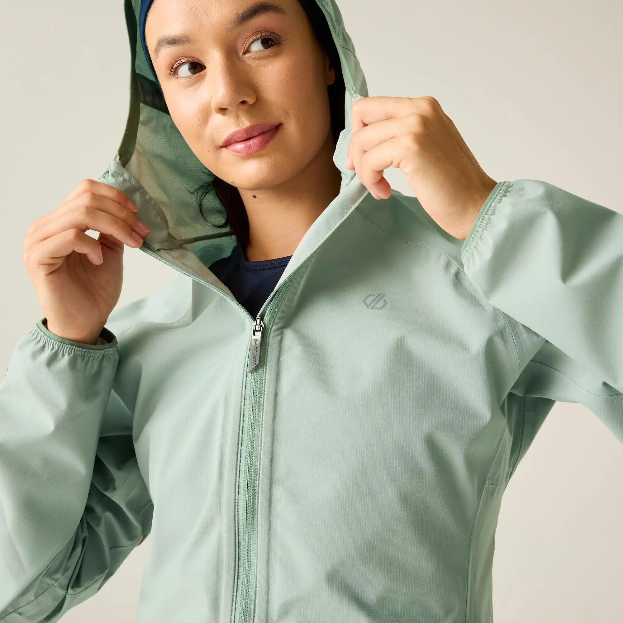 Chaqueta impermeable ultraligera con capucha para senderismo para mujer 8/12