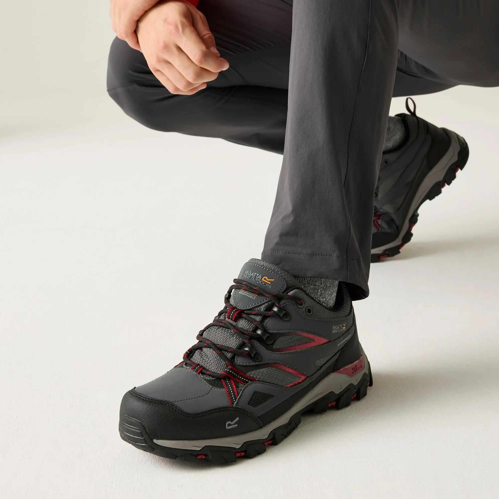 Mens Holcombe III Low Waterproof Walking Shoes 2/13